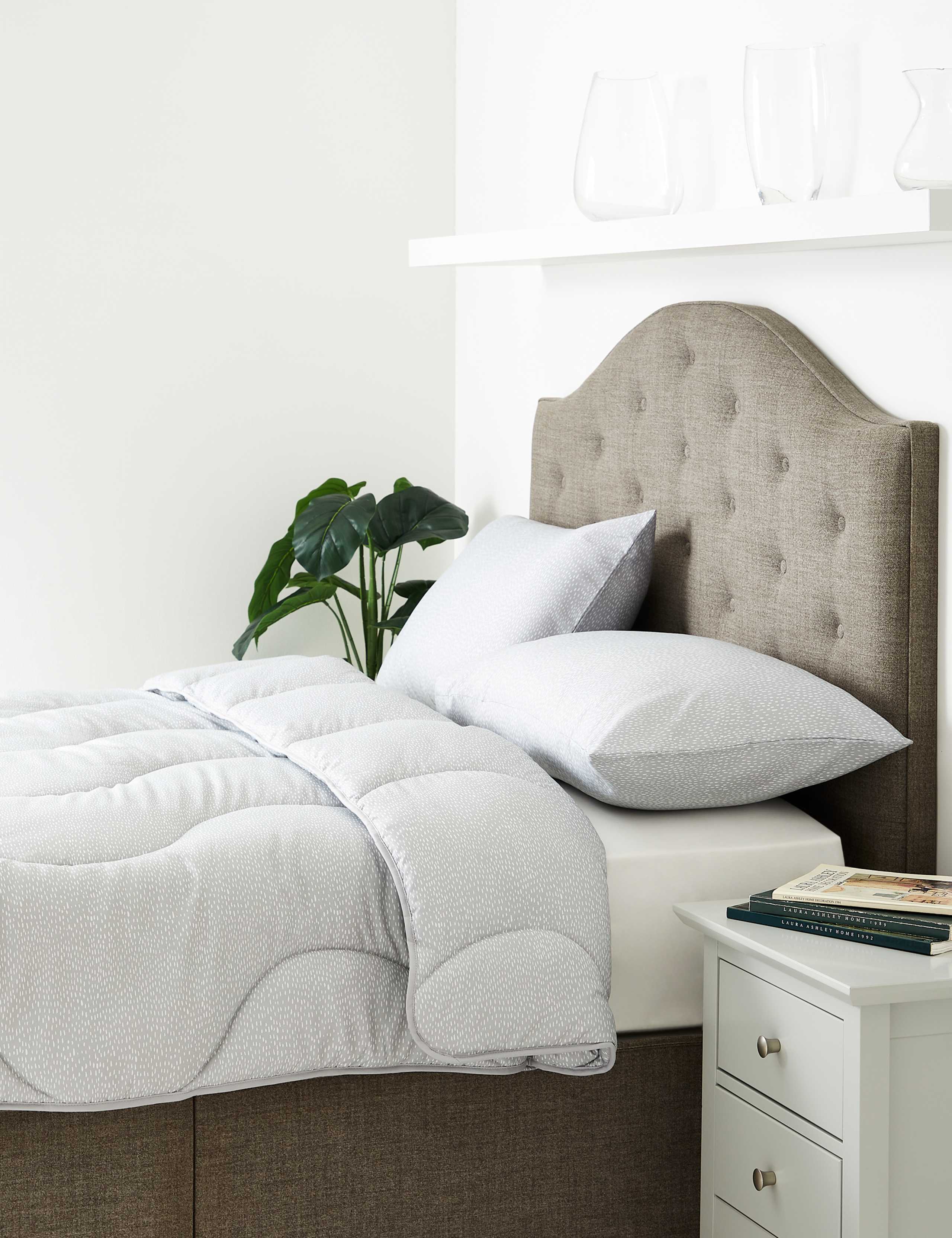 4.5 Tog Coverless Duvet & Pillowcase 1 of 4