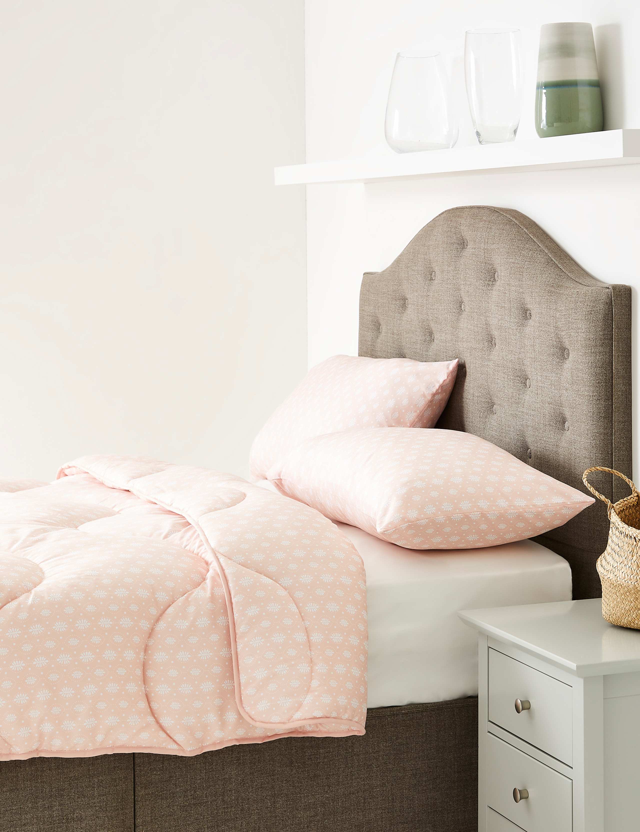 4.5 Tog Coverless Duvet & Pillowcase 1 of 5