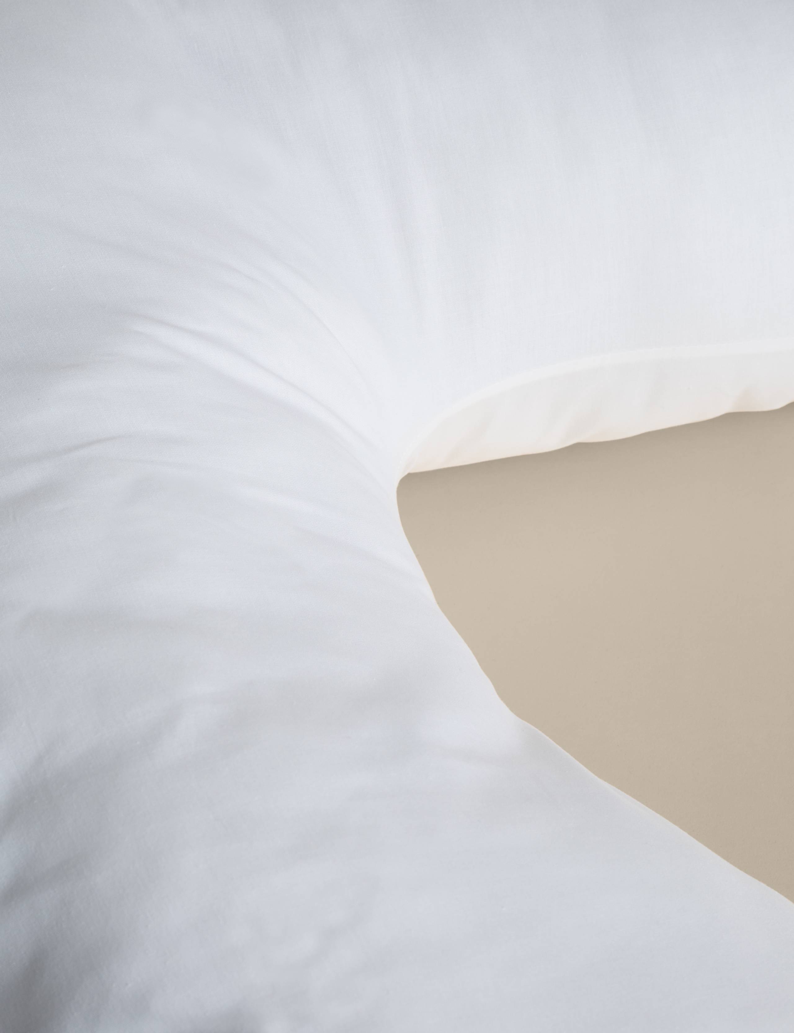 V-Shaped Medium Pillow with Pillowcase 4 of 4