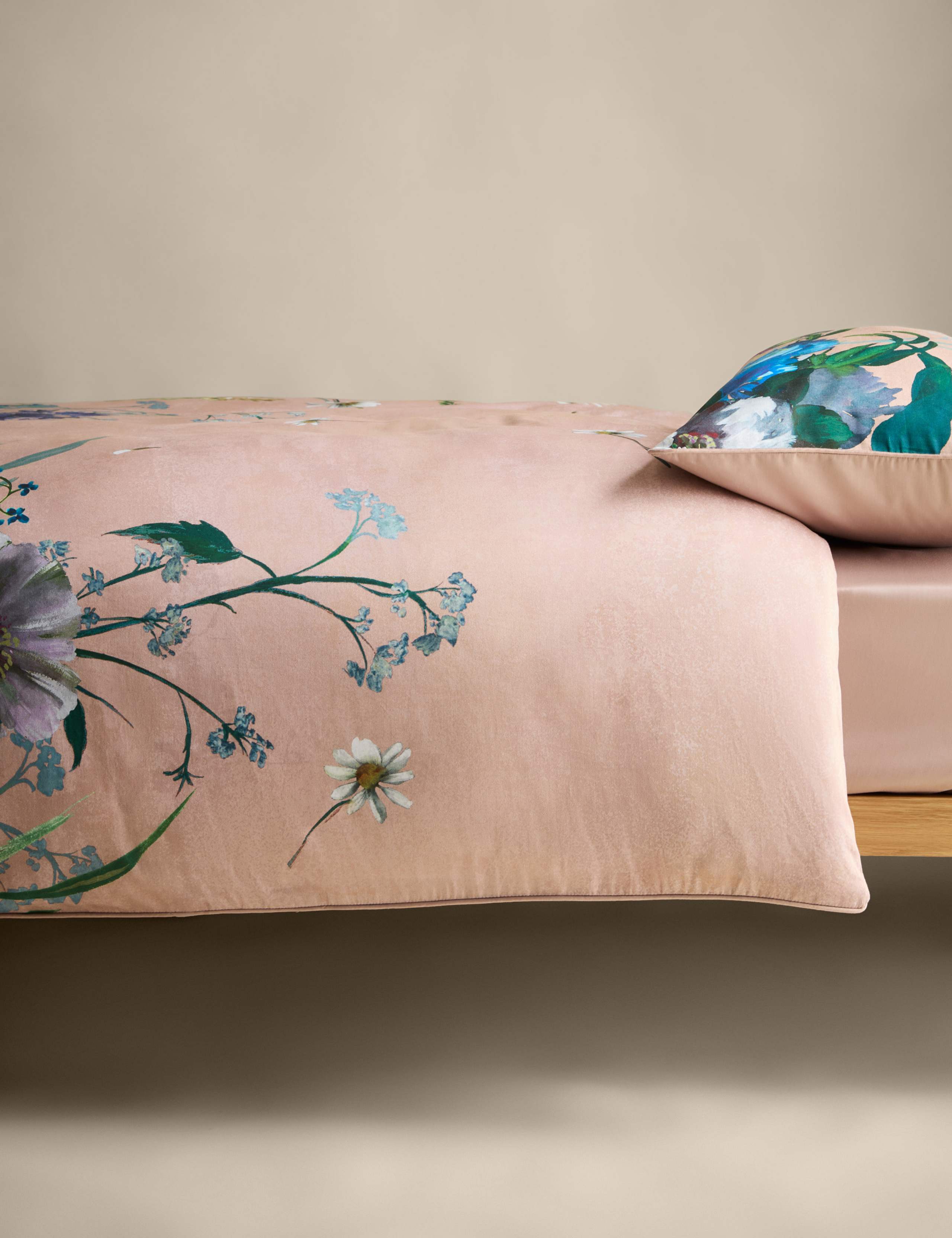 Sateen Wild Meadow Pink Bedding Set 5 of 7