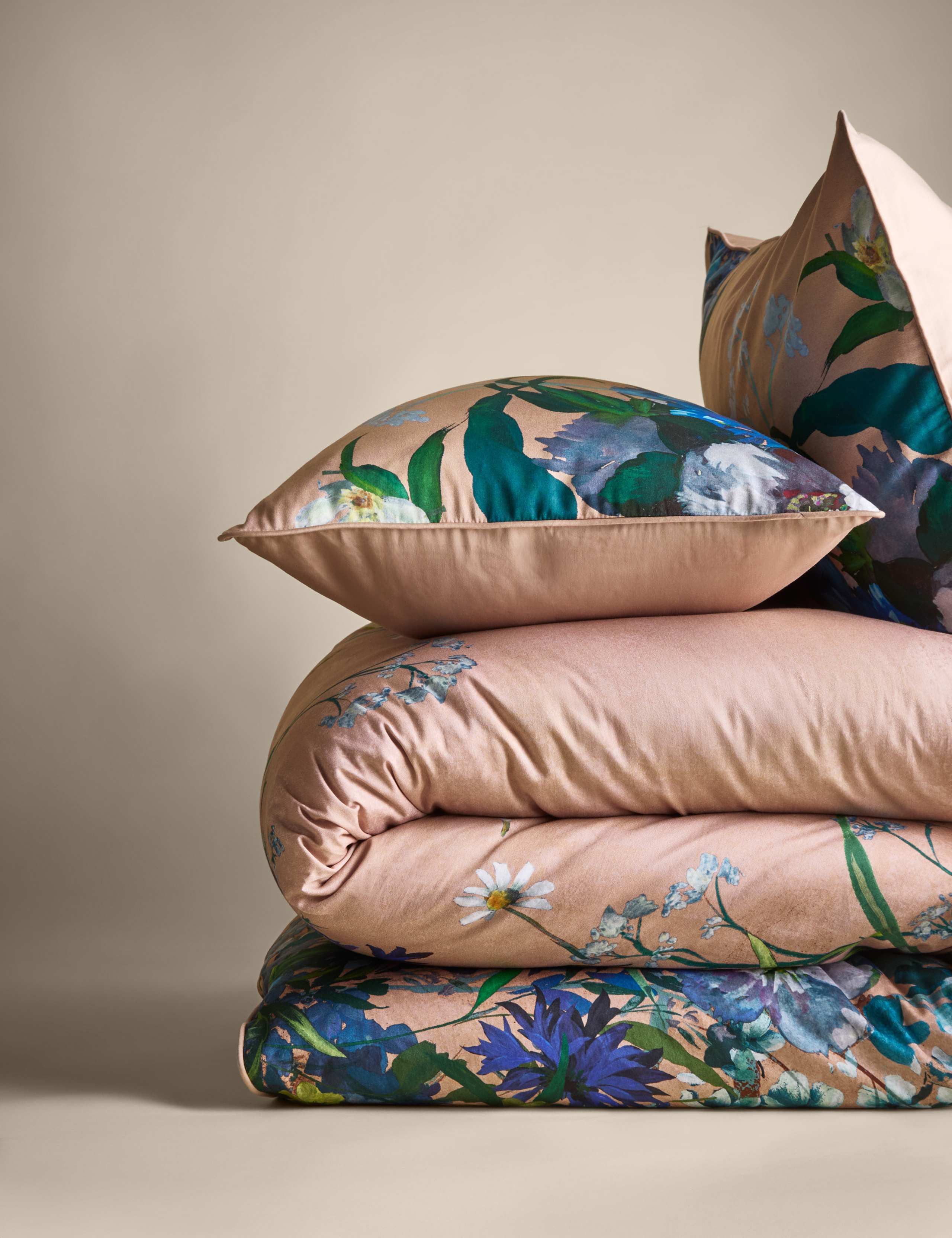 Sateen Wild Meadow Pink Bedding Set 2 of 7