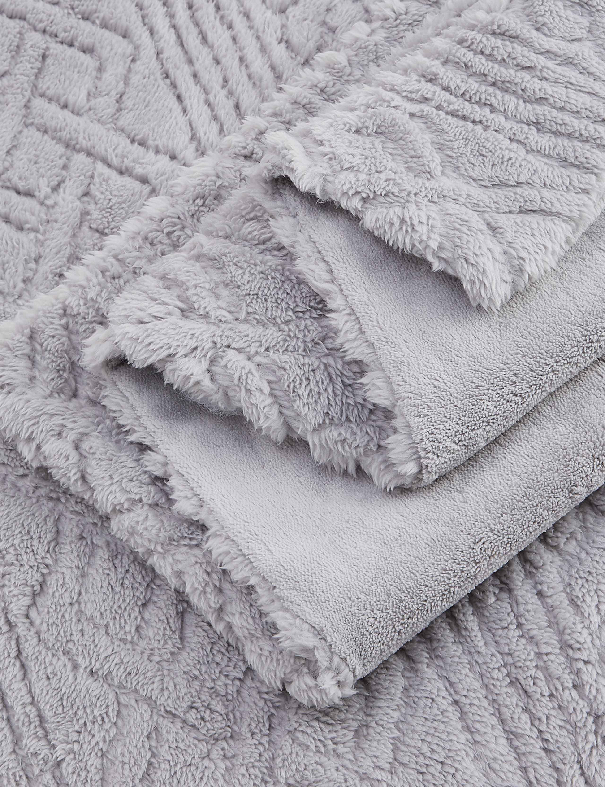 Geometric Cable Knit Fleece Bedding Set 2 of 4