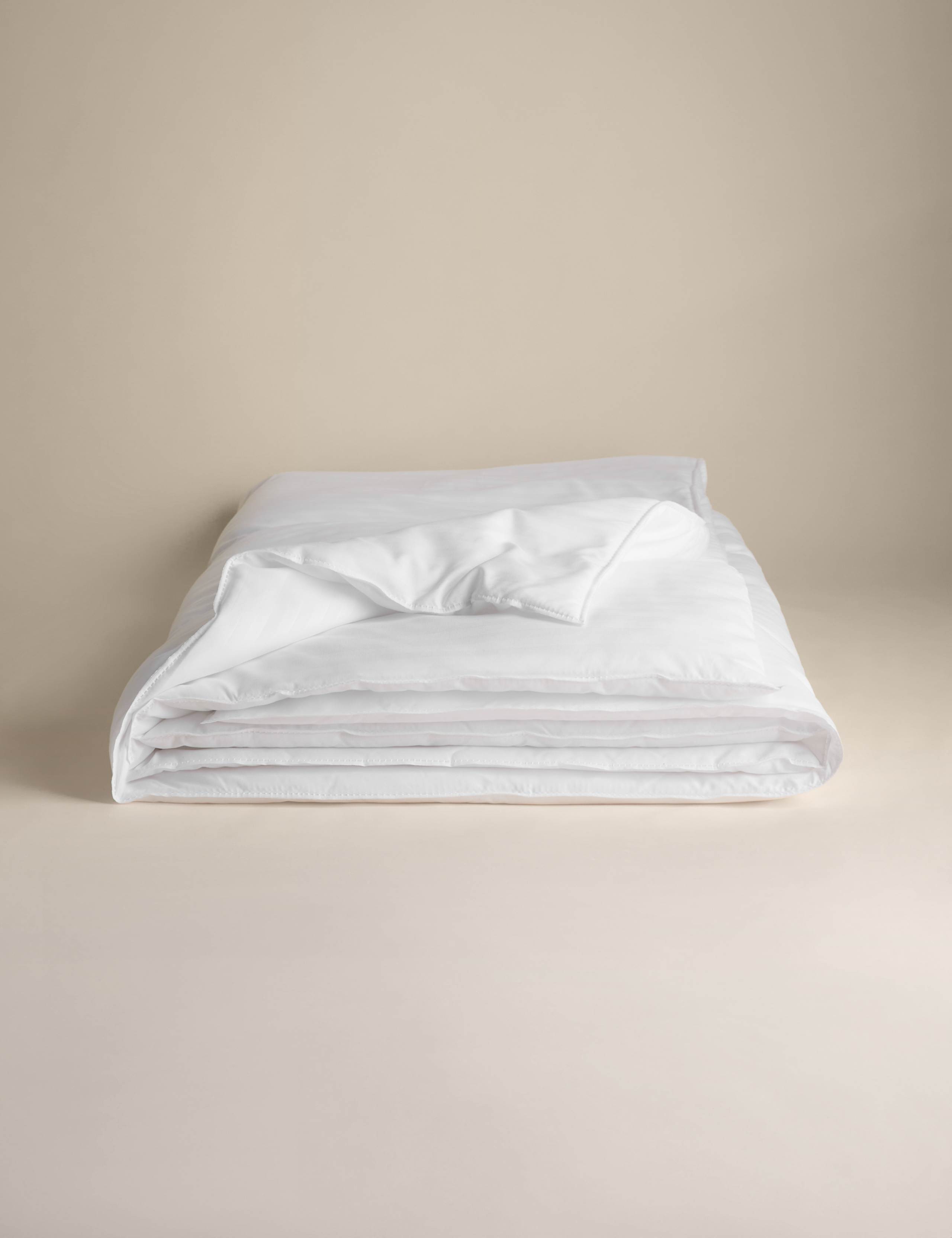 Supremely Washable 4.5 Tog Duvet 2 of 3
