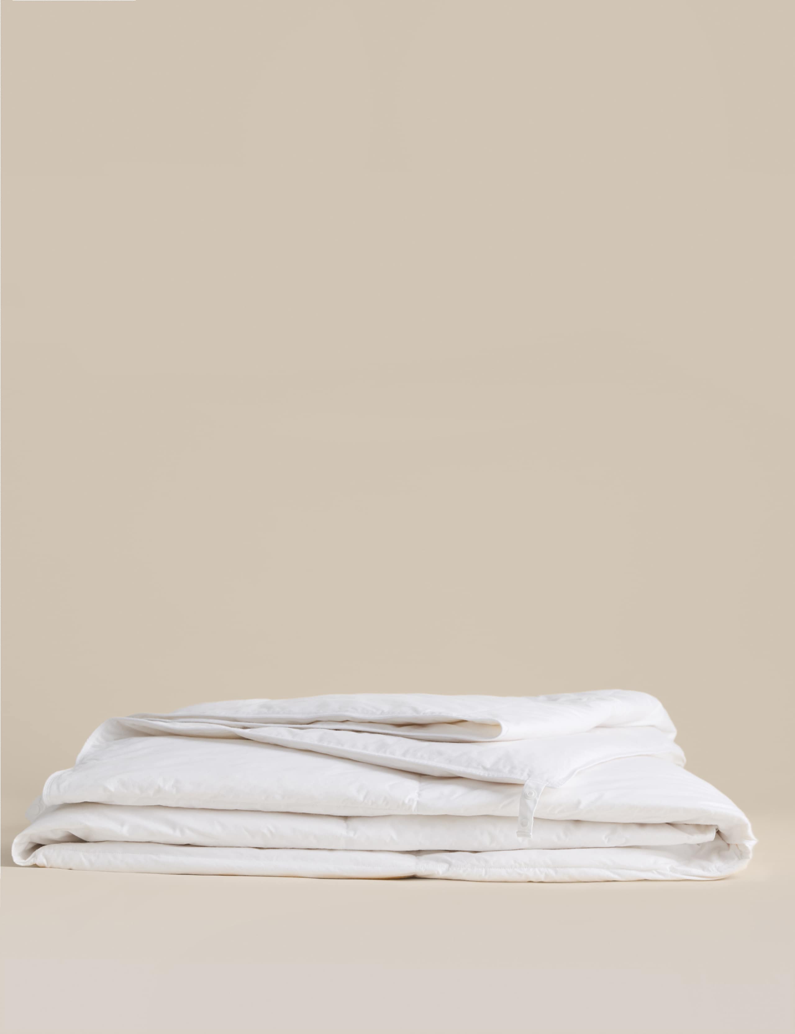 Duck Feather & Down 4.5 Tog Duvet 2 of 4