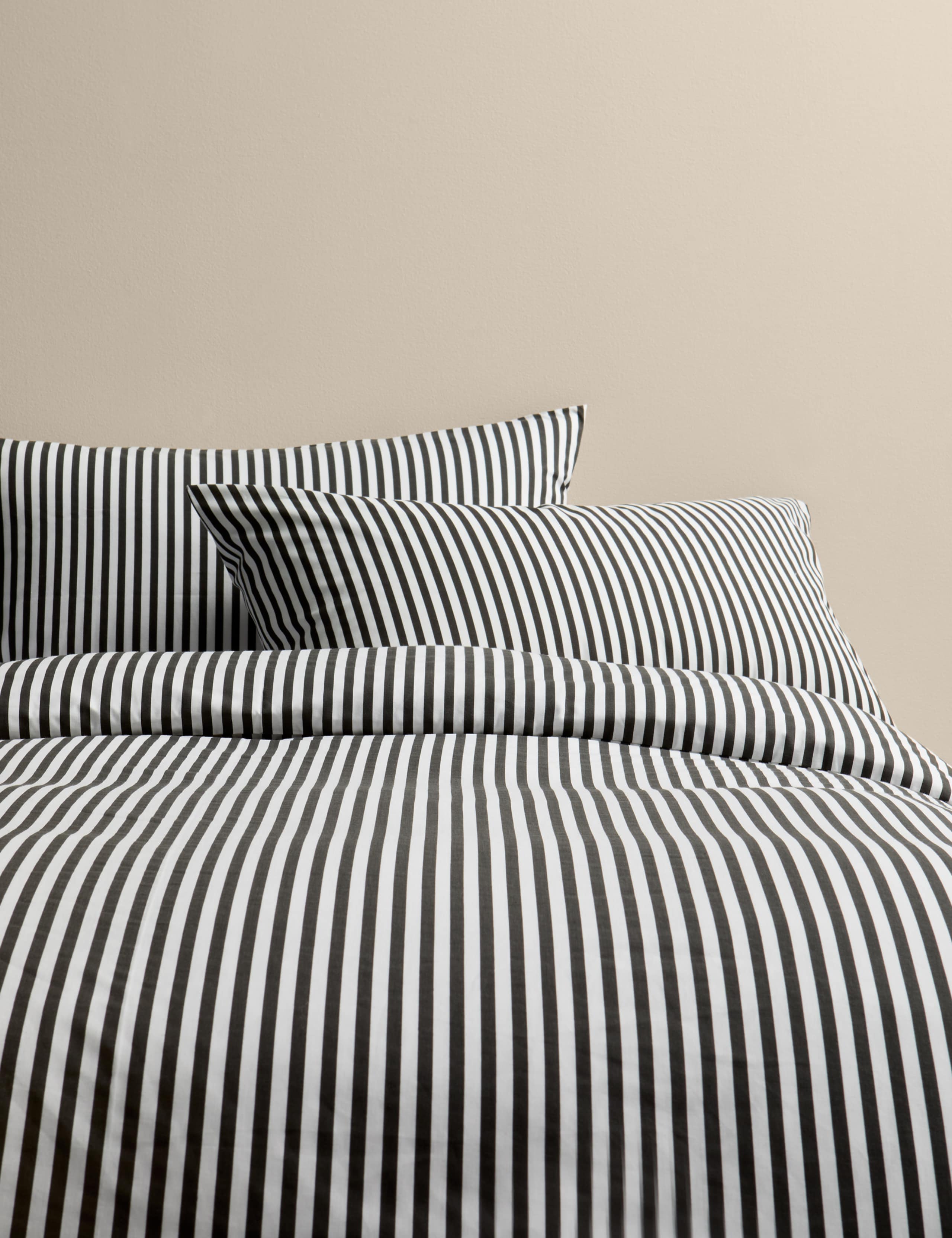 Cotton Blend Striped Bedding Set 1 of 5