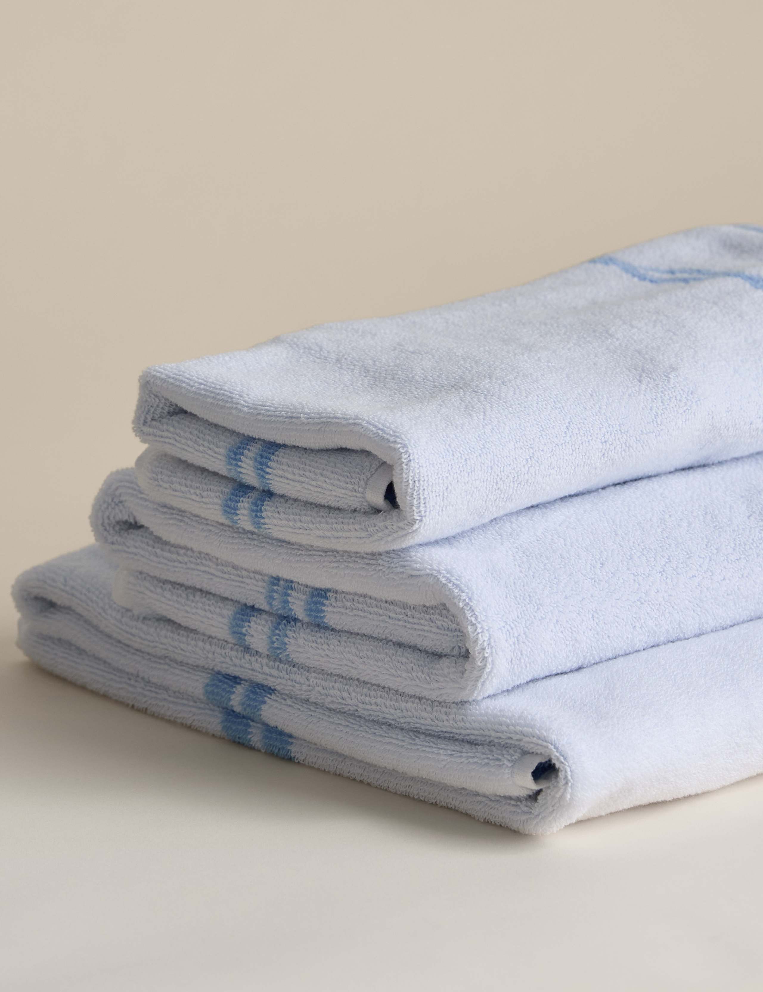 Pure Cotton Bow Towel 3 of 5
