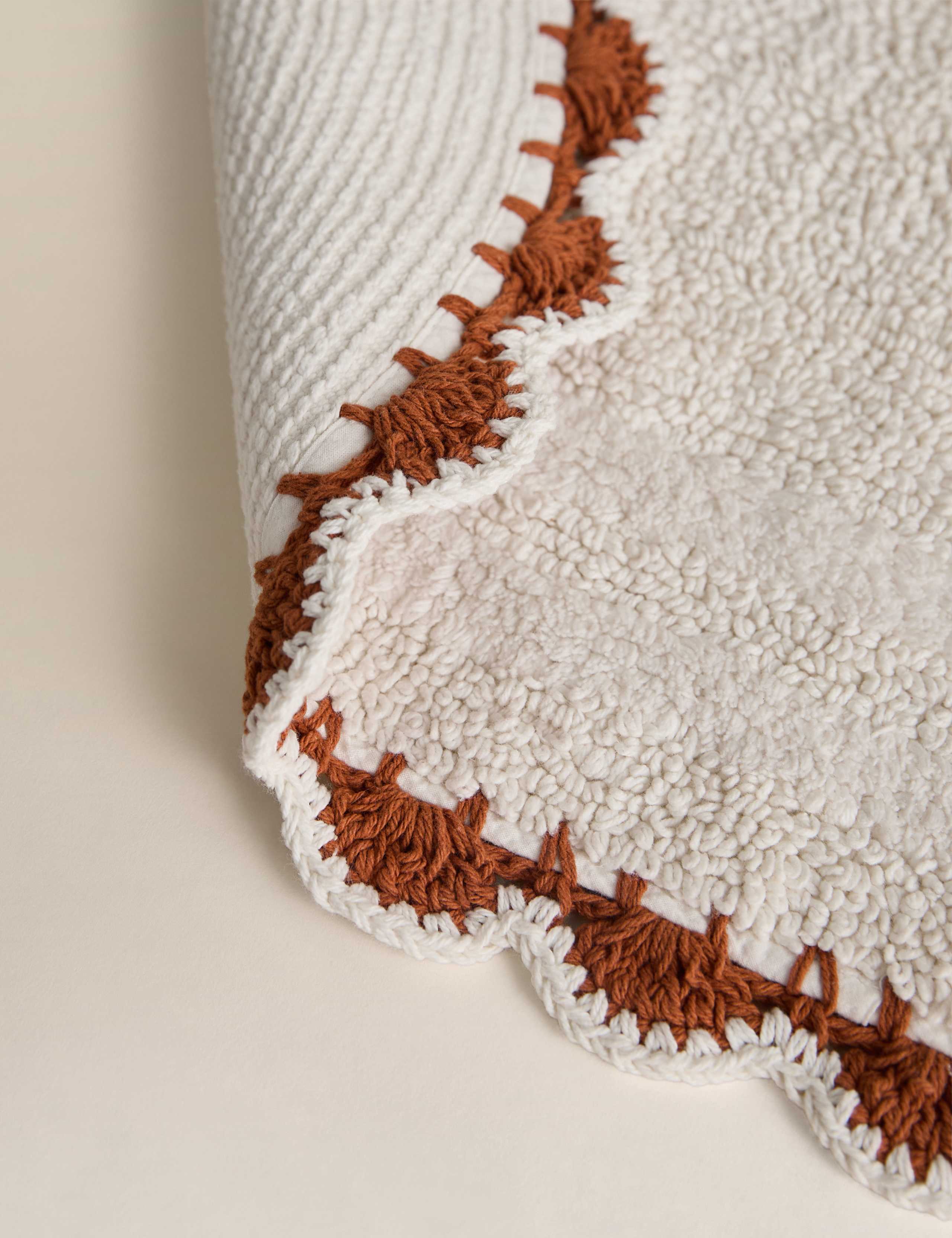 Pure Cotton Scallop Oval Bath Mat 3 of 3