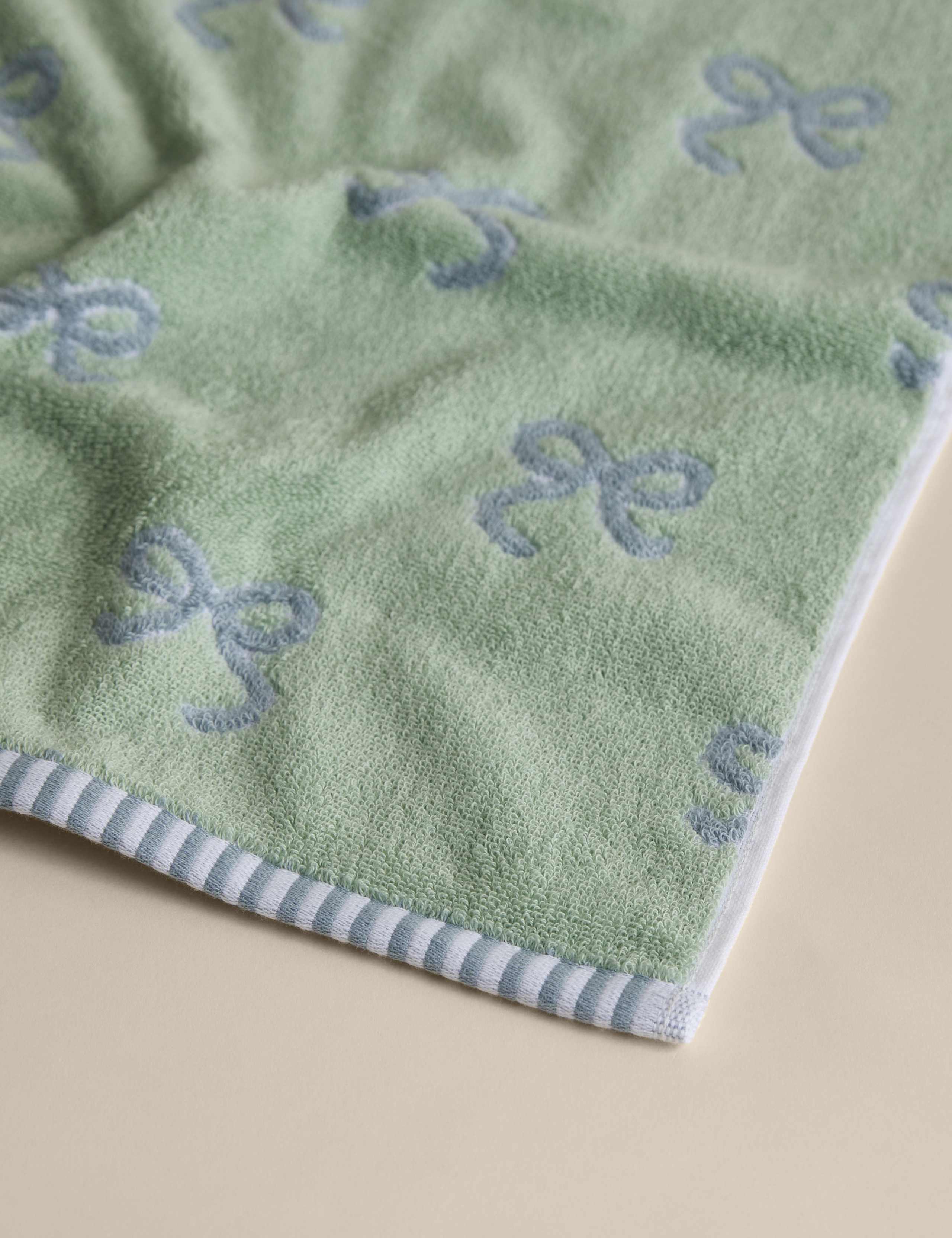 Pure Cotton Bow Towel 2 of 5