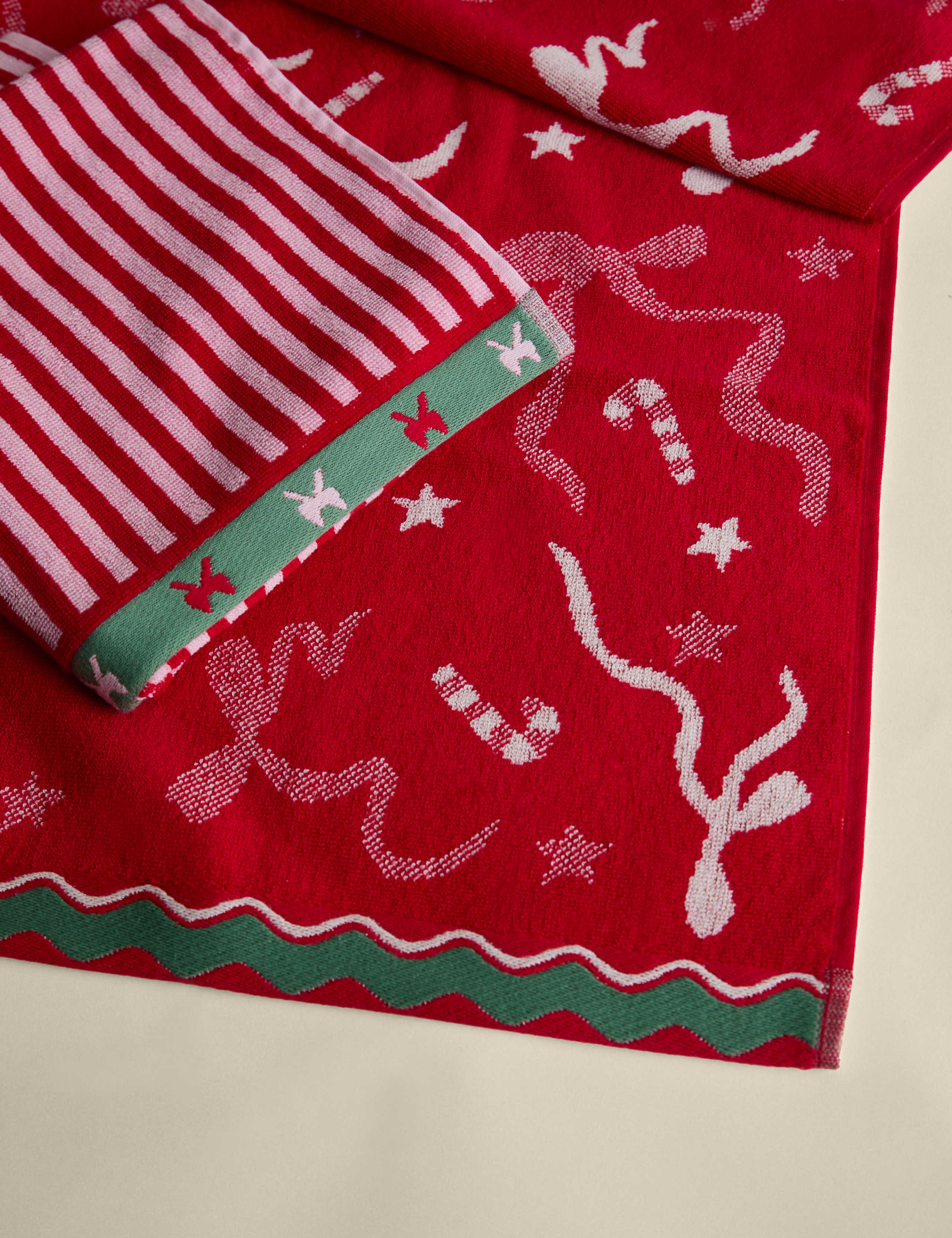 2pk Christmas Bow Hand Towels 1 of 7