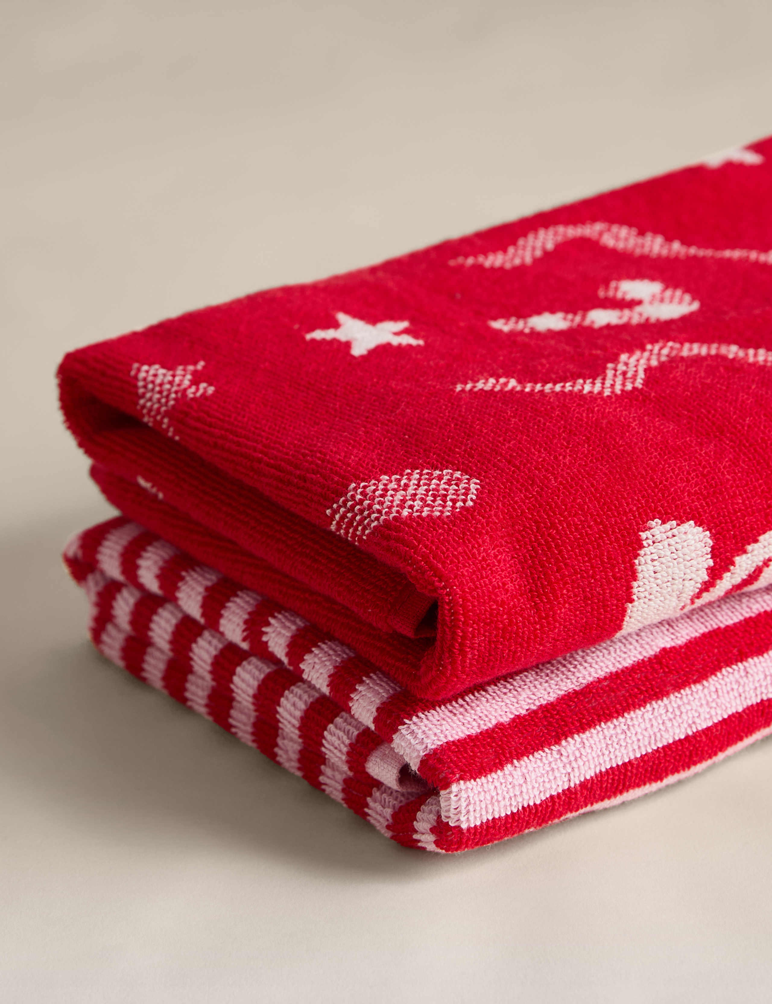 2pk Christmas Bow Hand Towels 3 of 7
