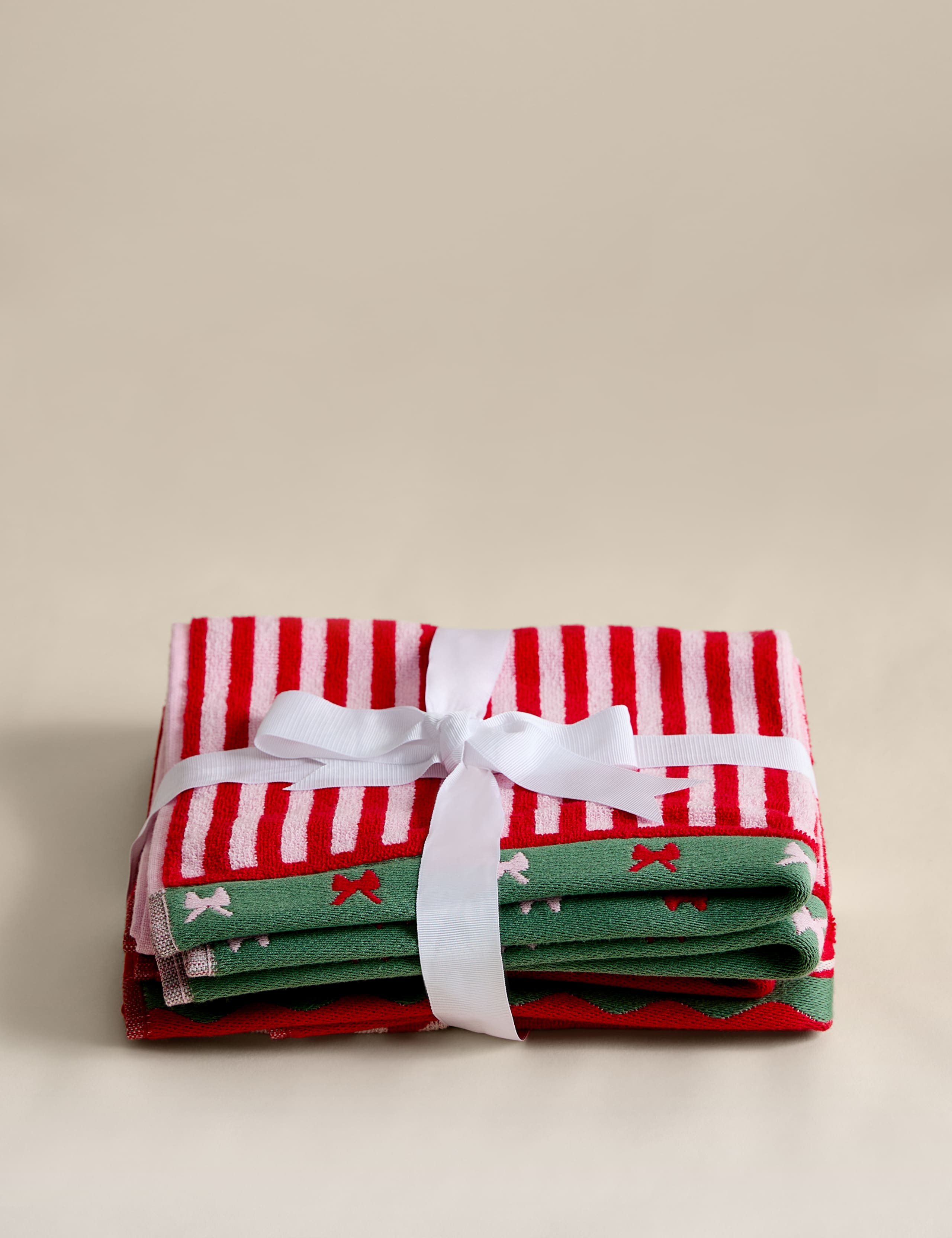 2pk Christmas Bow Hand Towels 7 of 7