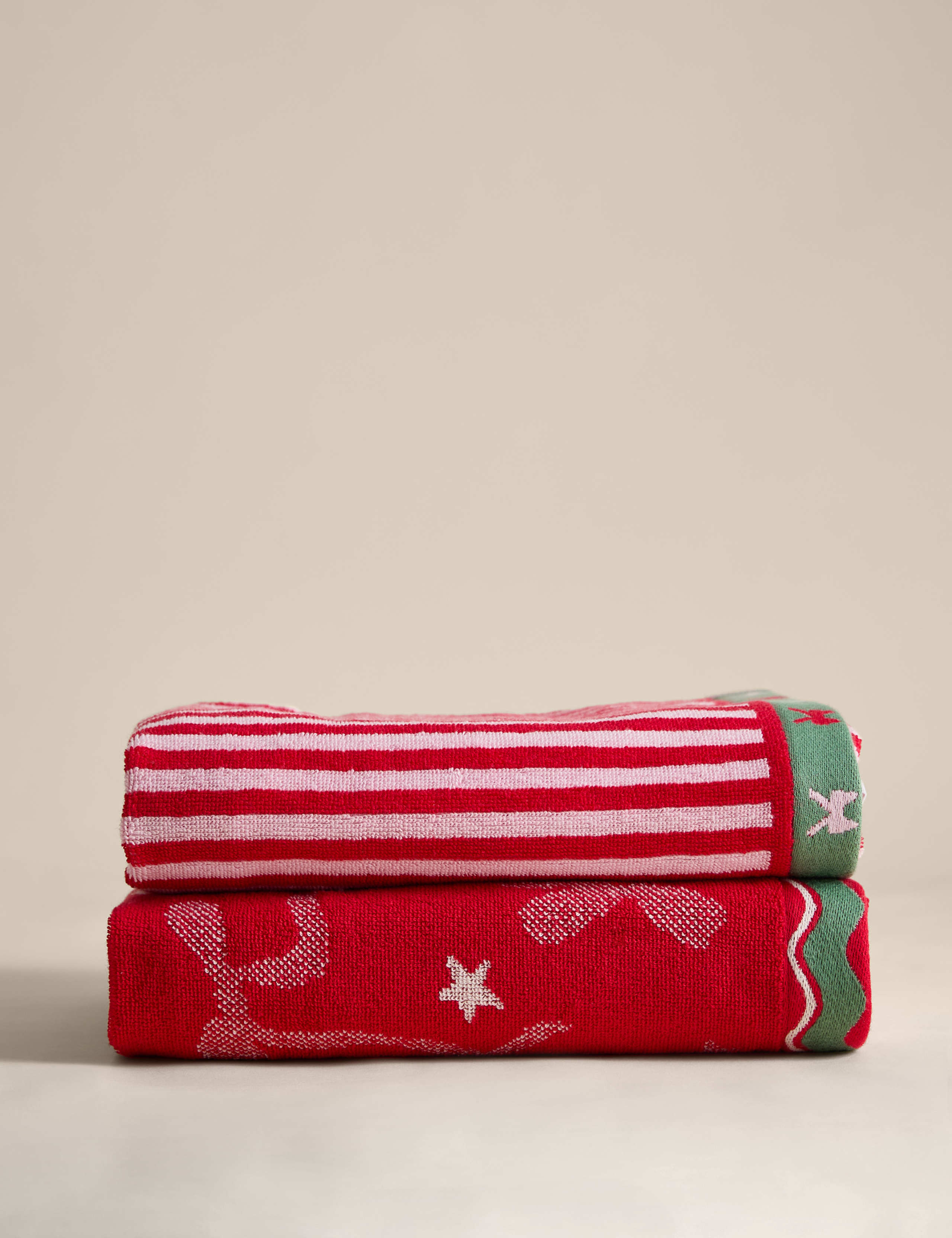 2pk Christmas Bow Hand Towels 2 of 7