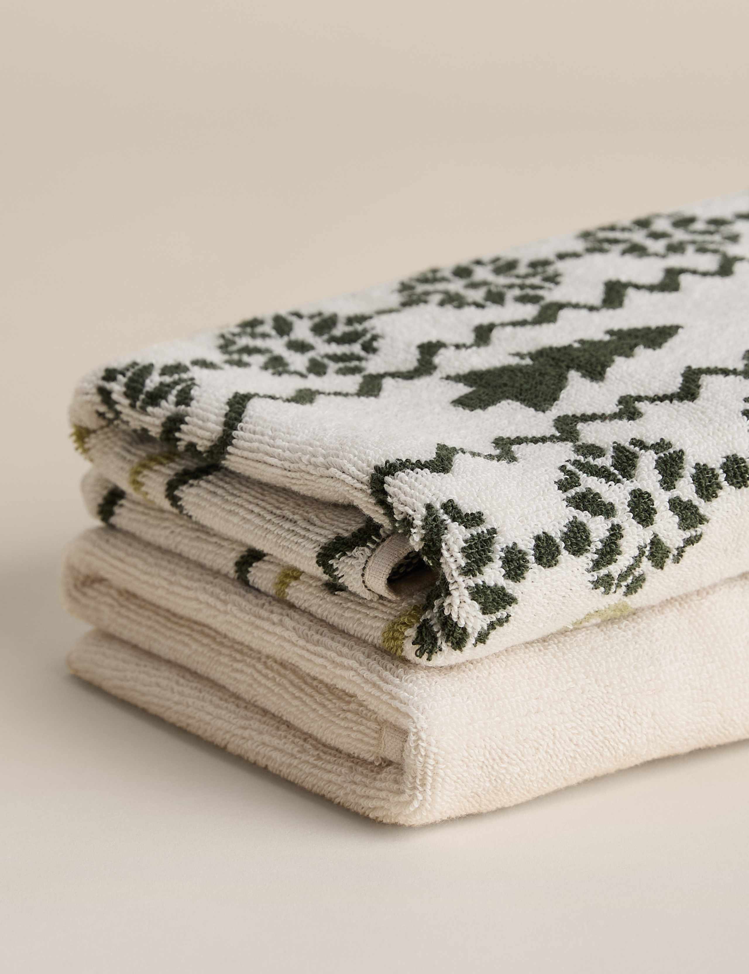 2pk Pure Cotton Christmas Tree Hand Towels 3 of 6