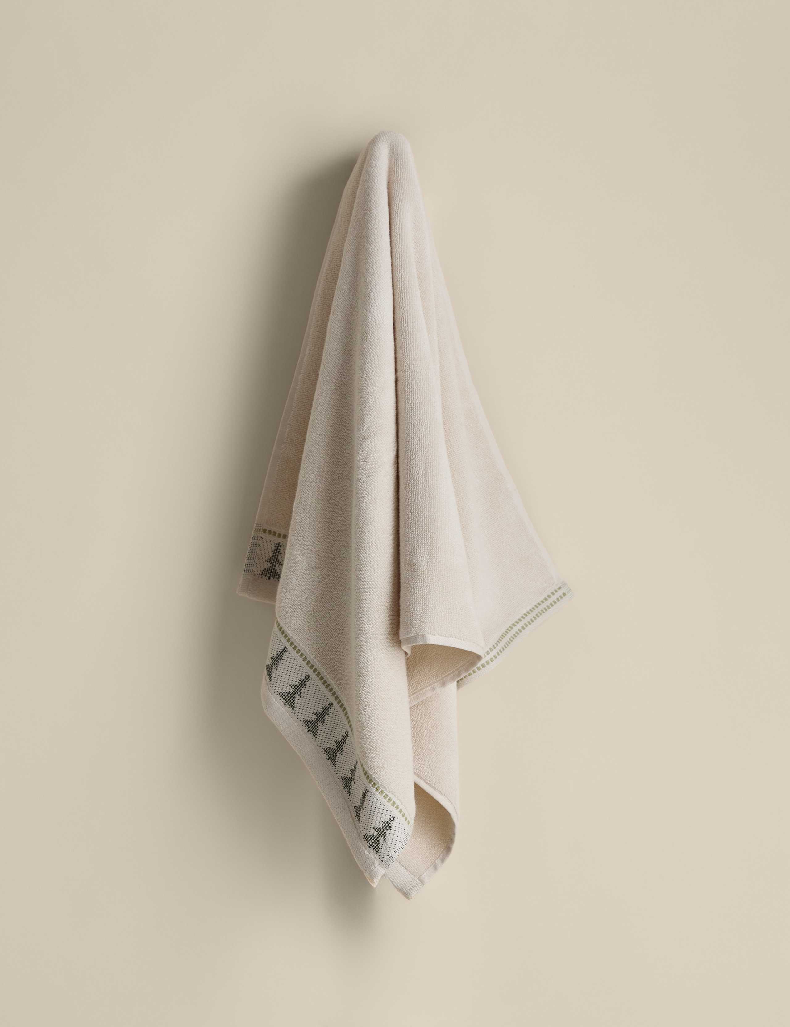 2pk Pure Cotton Christmas Tree Hand Towels 5 of 6