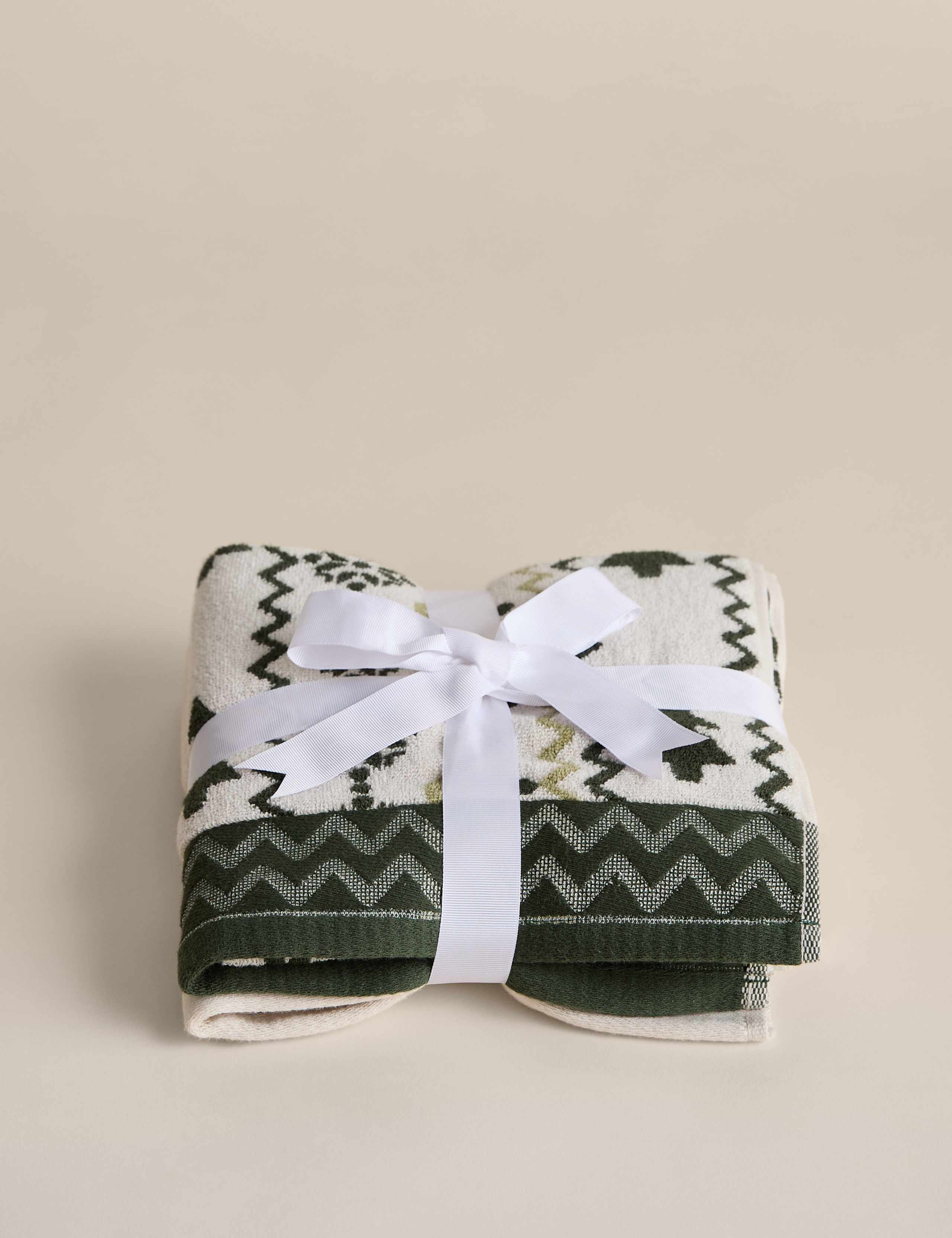 2pk Pure Cotton Christmas Tree Hand Towels 6 of 6