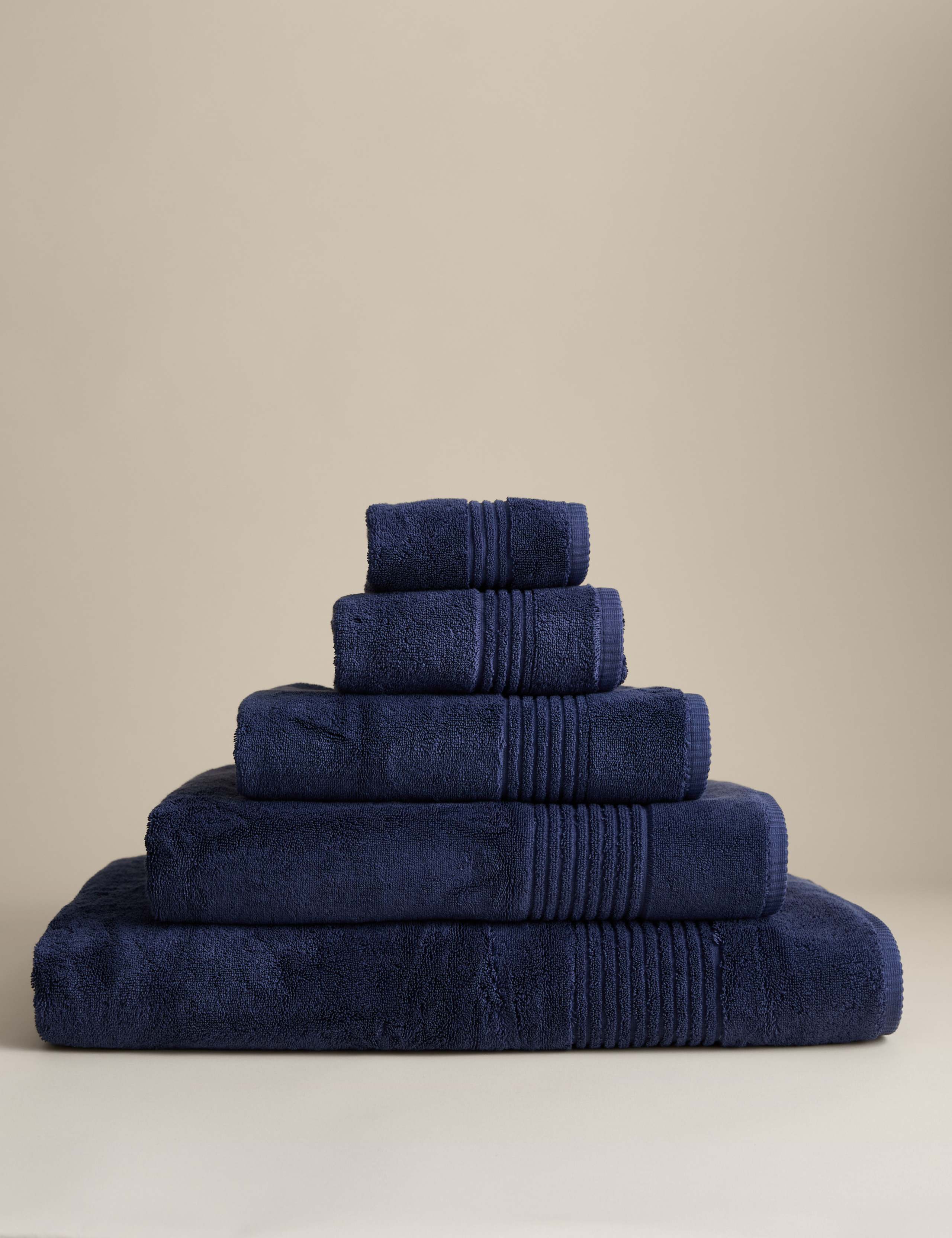 Luxury Egyptian Cotton Towel 1 of 4
