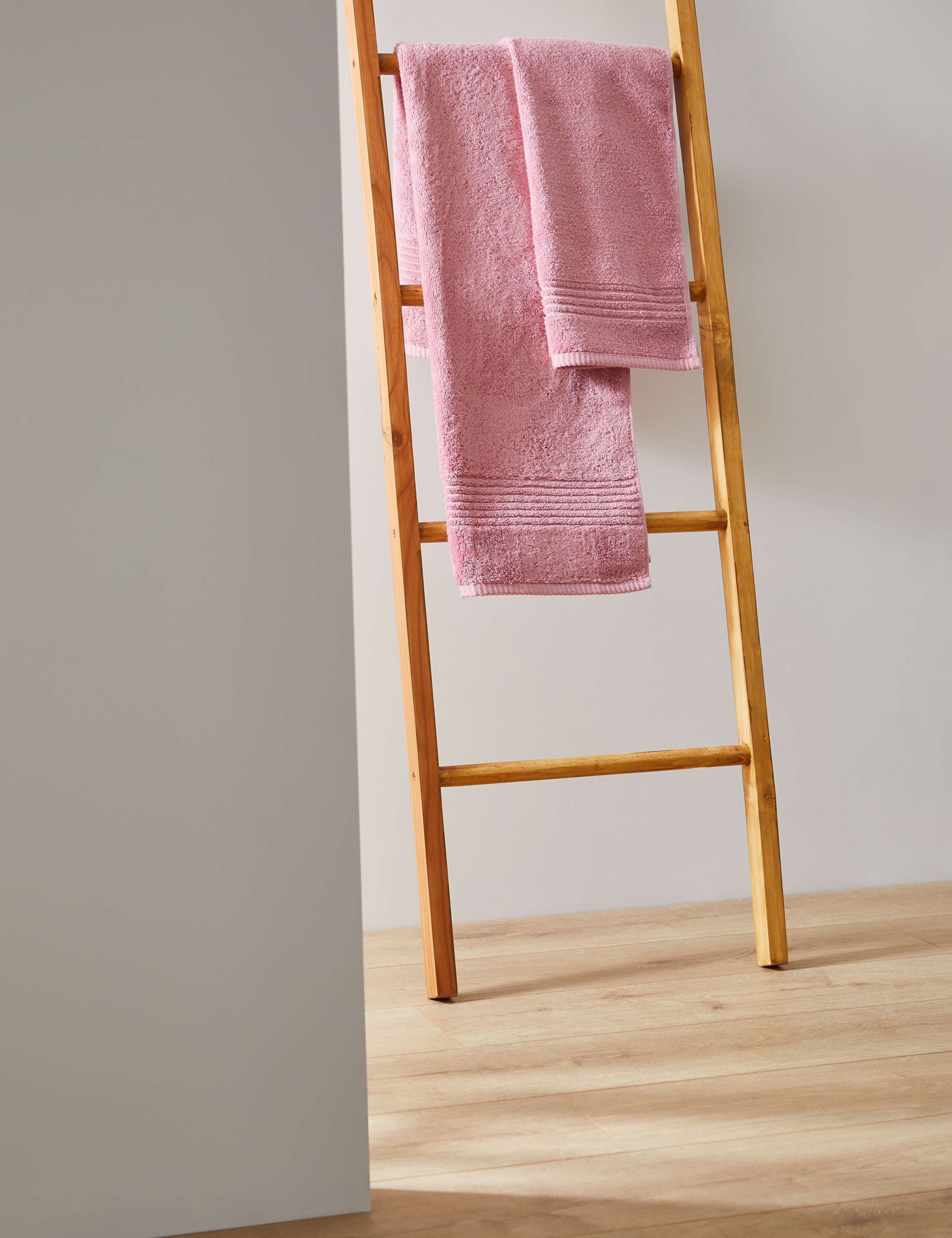 Luxury Egyptian Cotton Towel 4 of 7