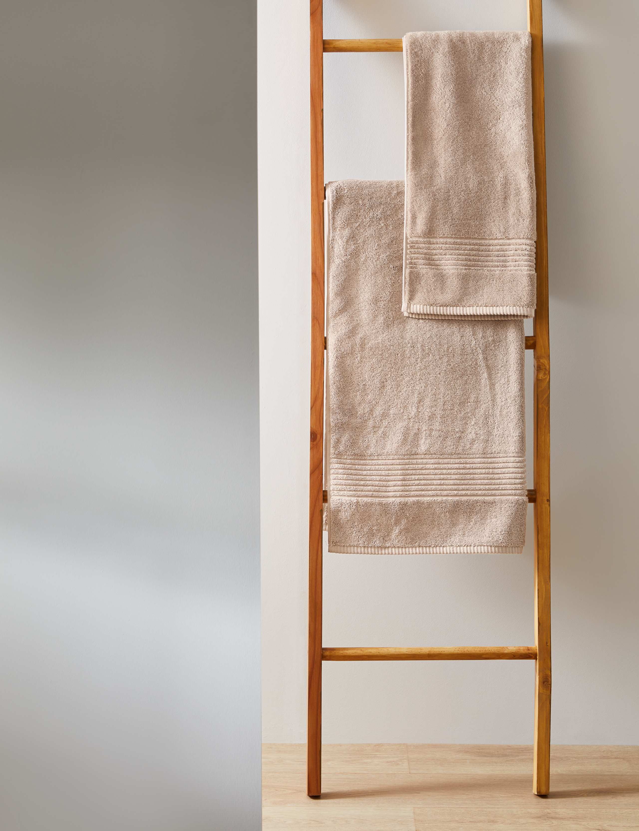 Luxury Egyptian Cotton Towel 4 of 9