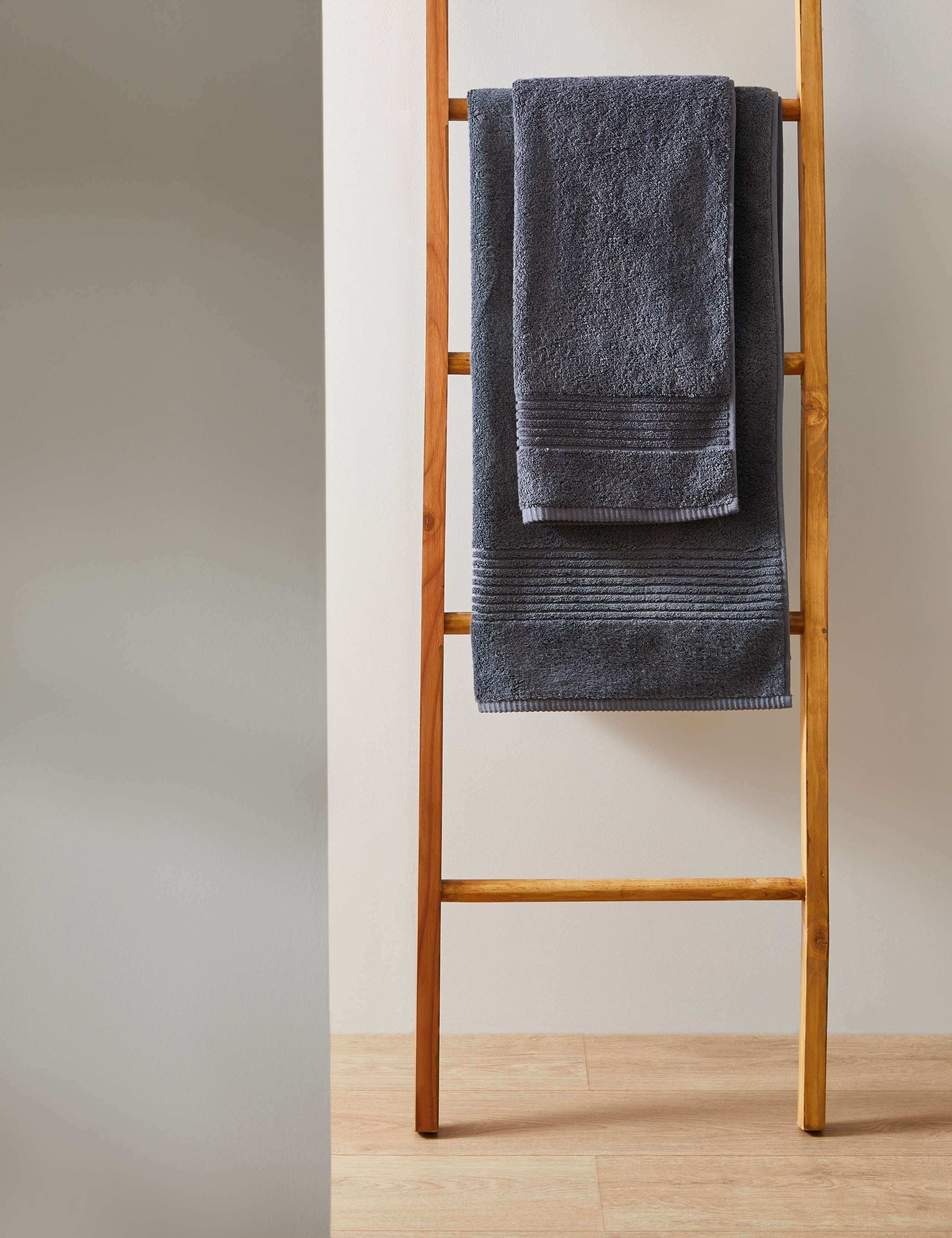 Luxury Egyptian Cotton Towel 4 of 8
