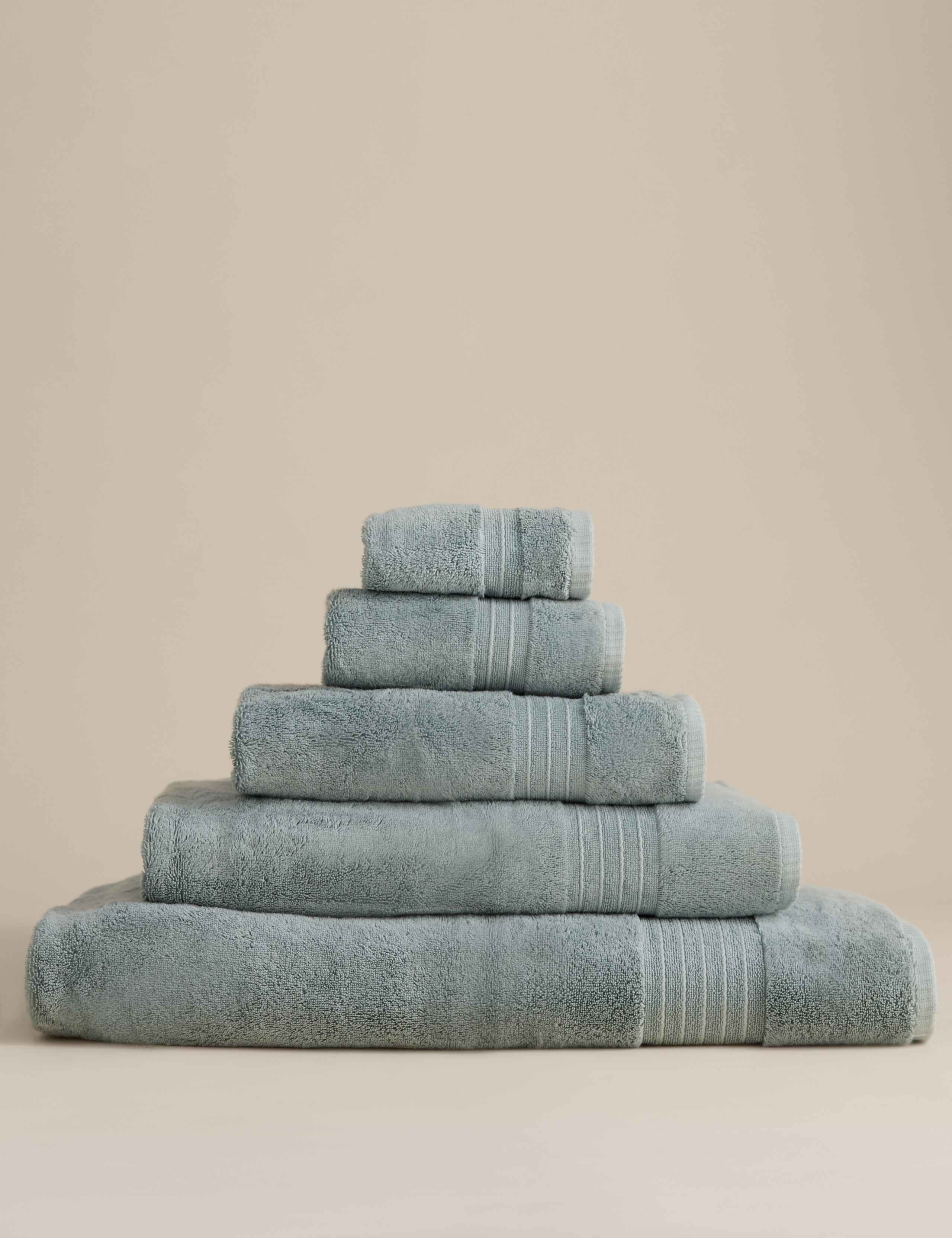 Egyptian Cotton Towel 1 of 4