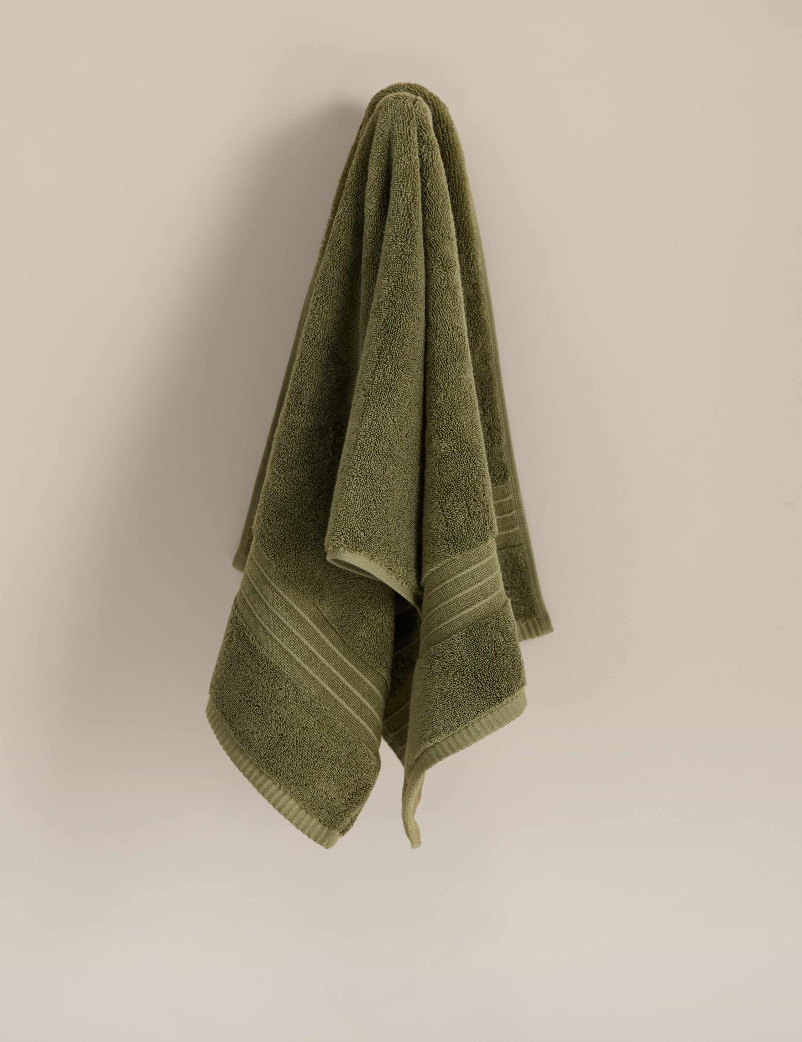 Egyptian Cotton 650GSM Towel 3 of 4