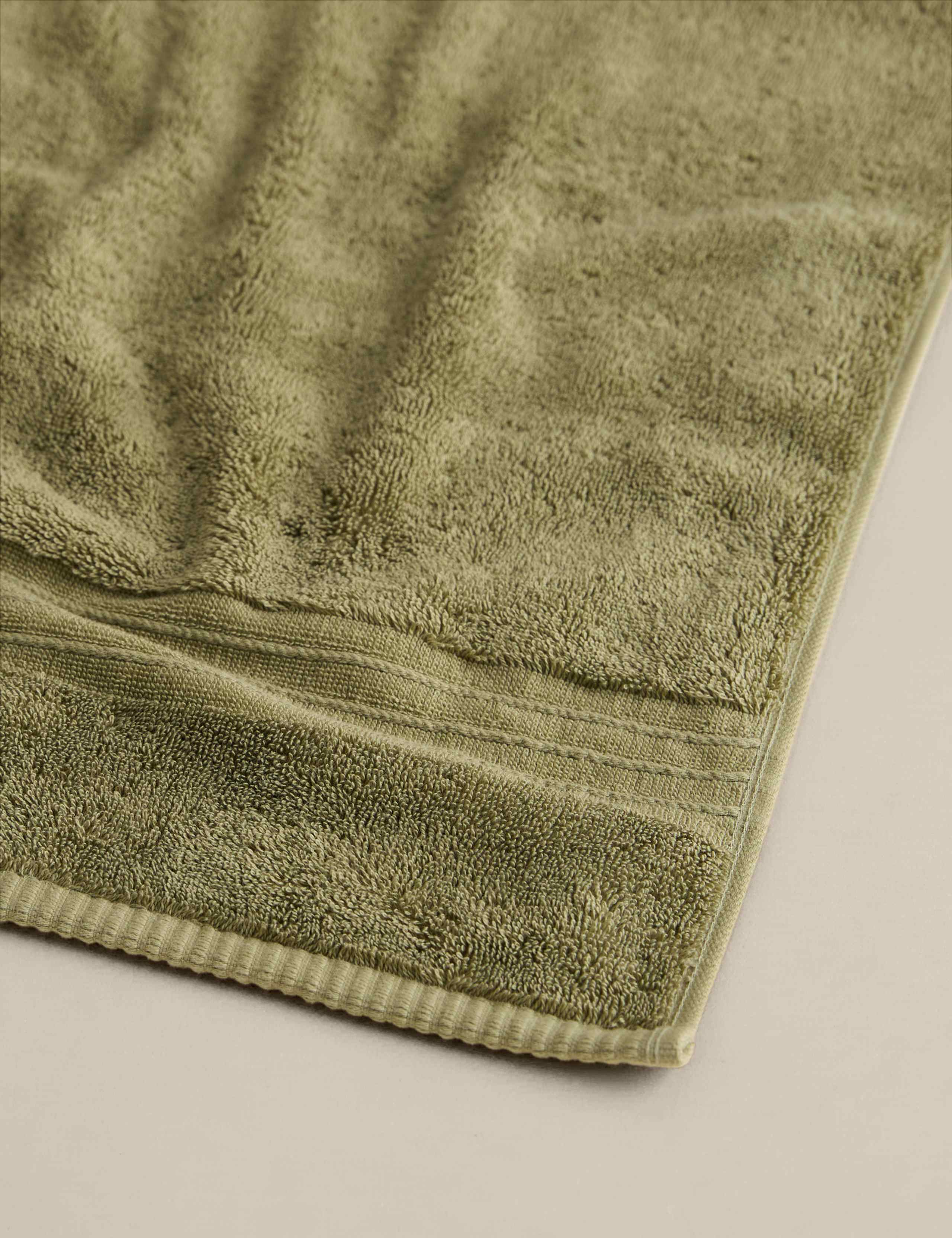 Egyptian Cotton 650GSM Towel 4 of 4