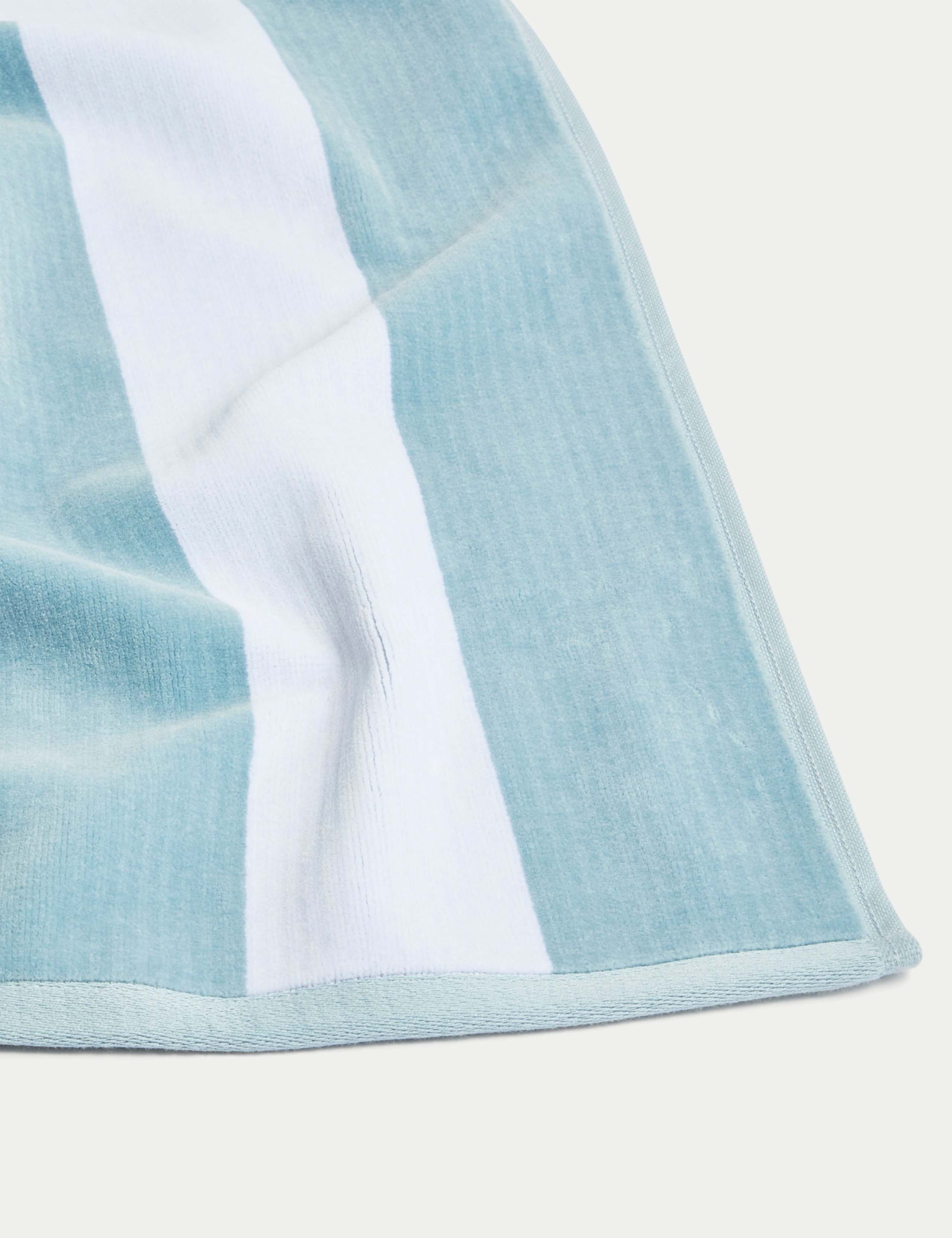 Pure Cotton Striped Sand Resistant Beach Towel 3 of 4