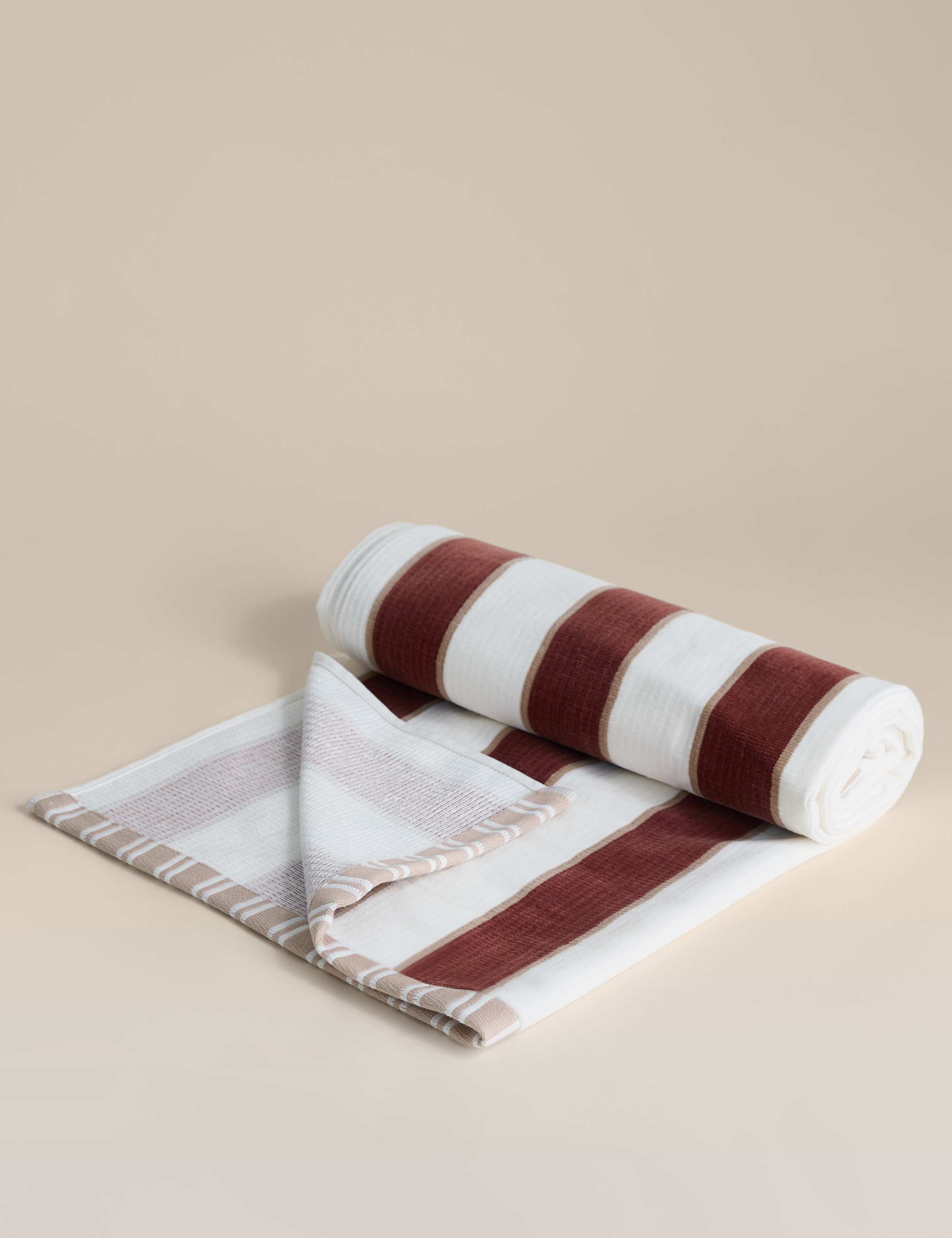 Pure Cotton Sand Resistant Beach Towel 1 of 3