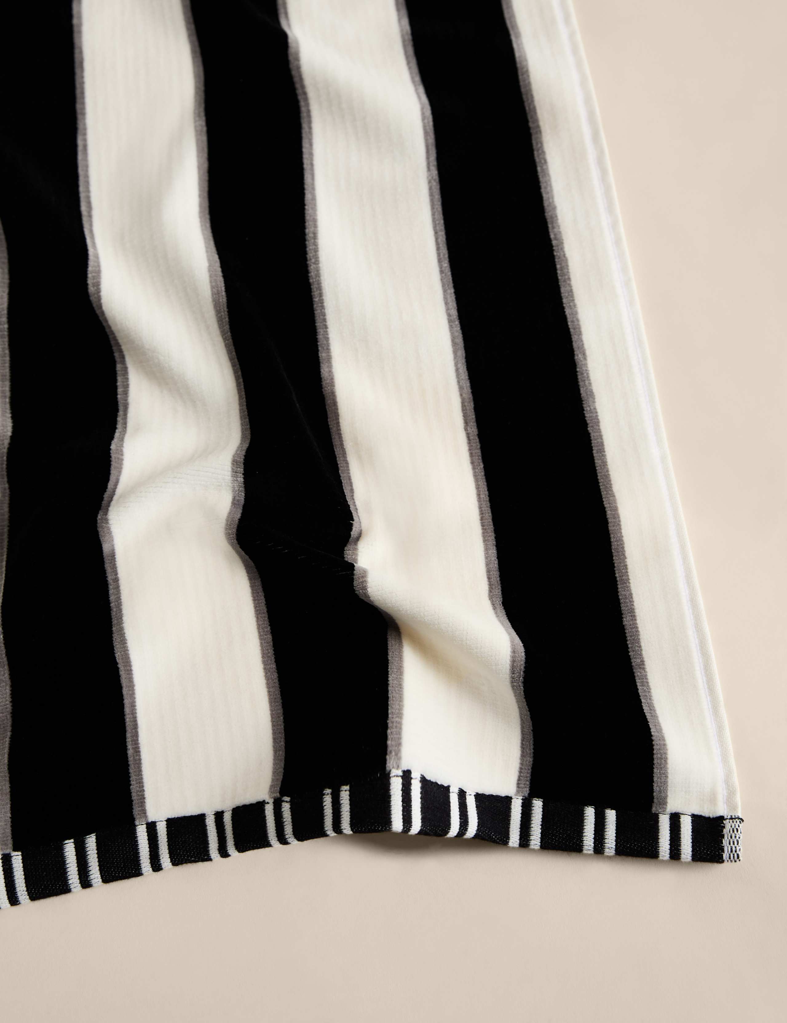 Pure Cotton Stripe Sand Resistant Beach Towel 3 of 3