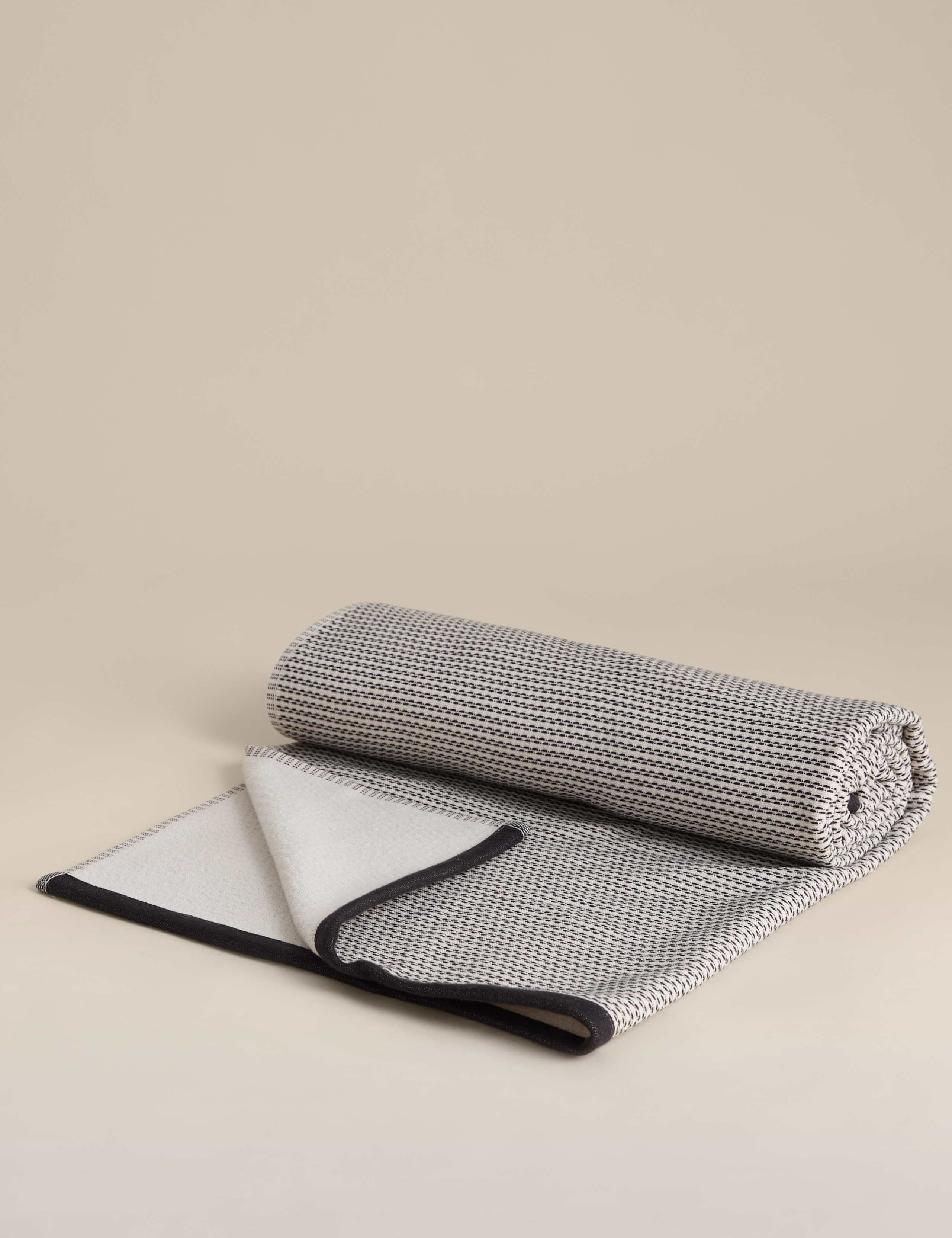 Pure Cotton Woven Beach Towel 2 of 3