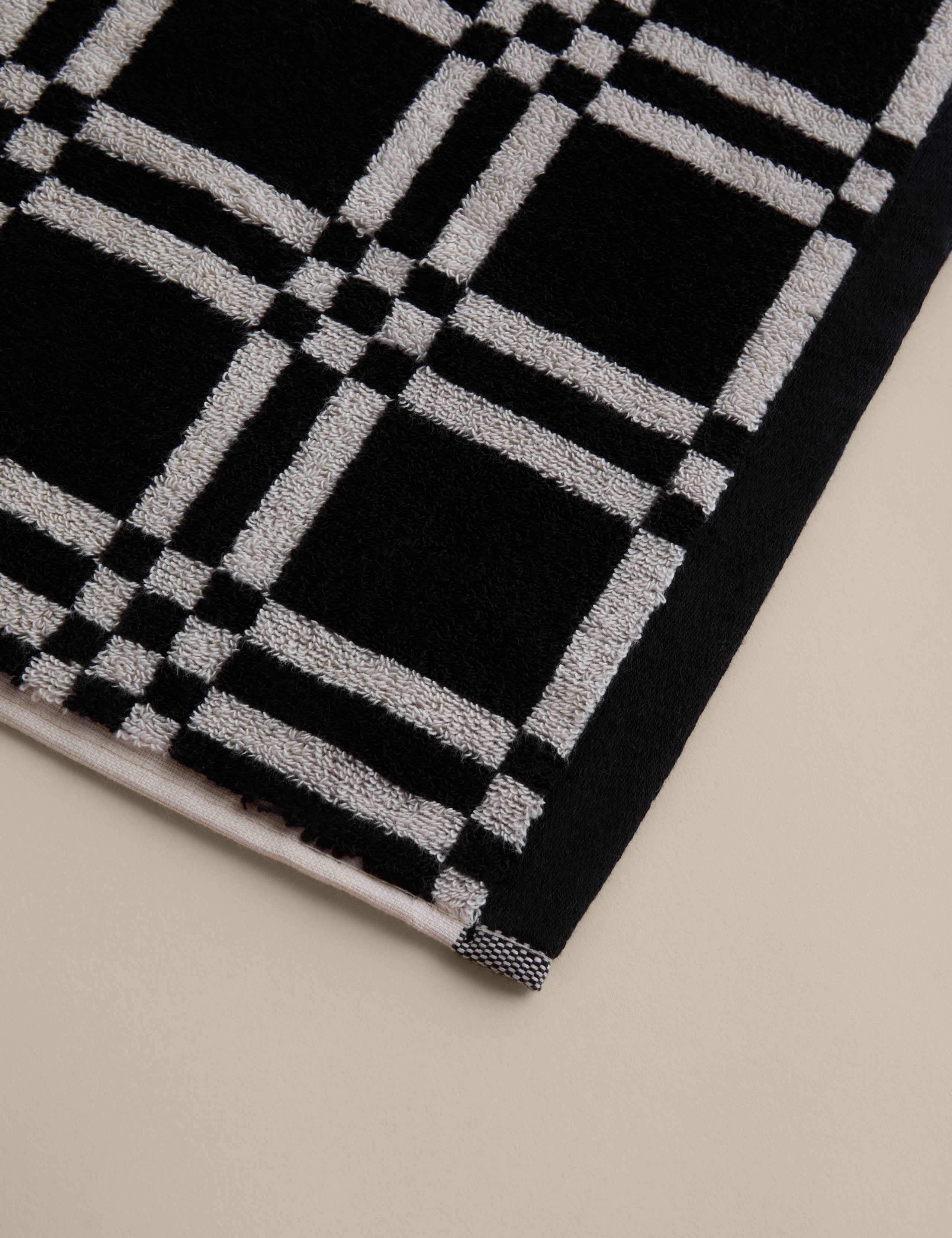 Kelly Hoppen Pure Cotton Geometric Towel 4 of 5