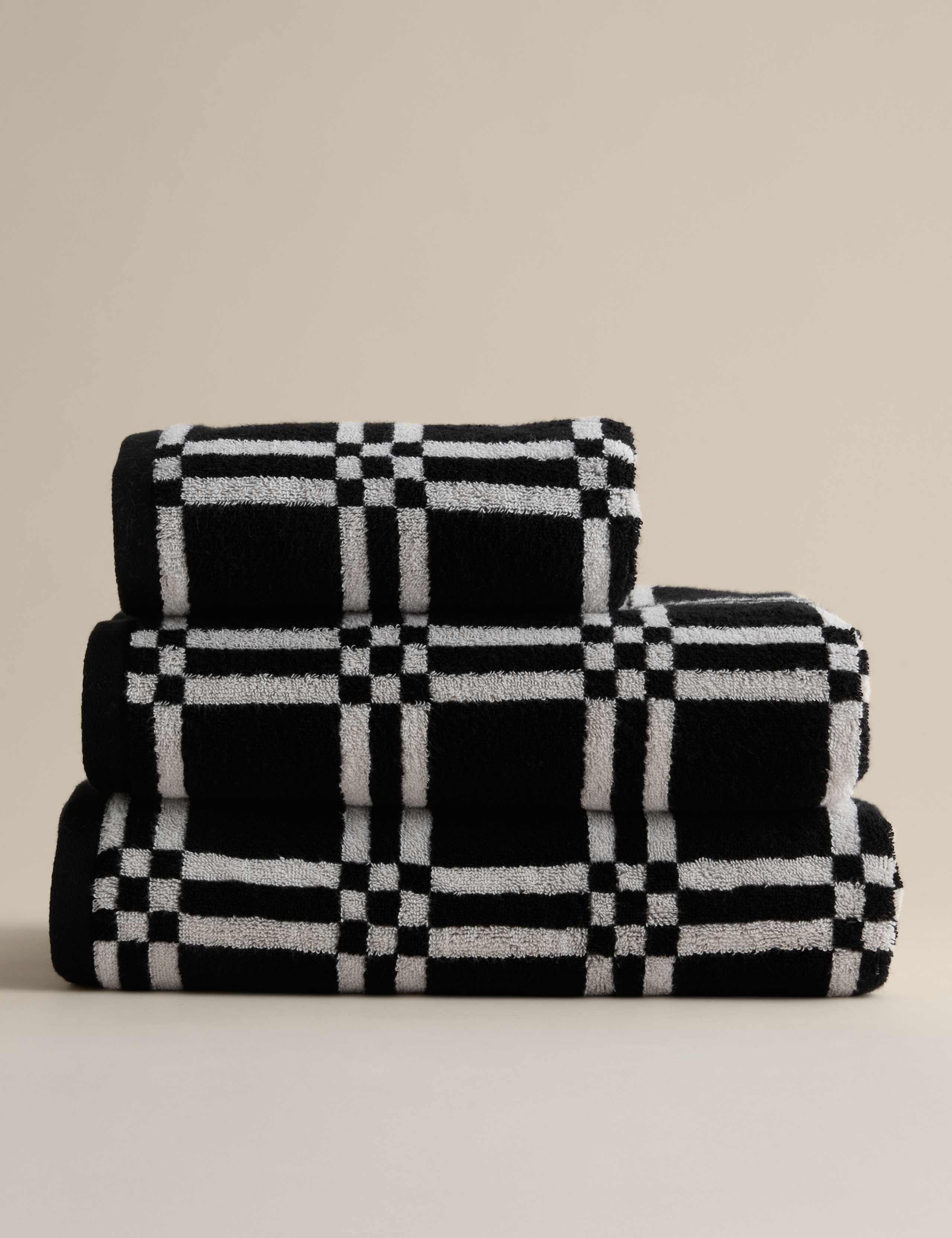 Kelly Hoppen Pure Cotton Geometric Towel 2 of 5