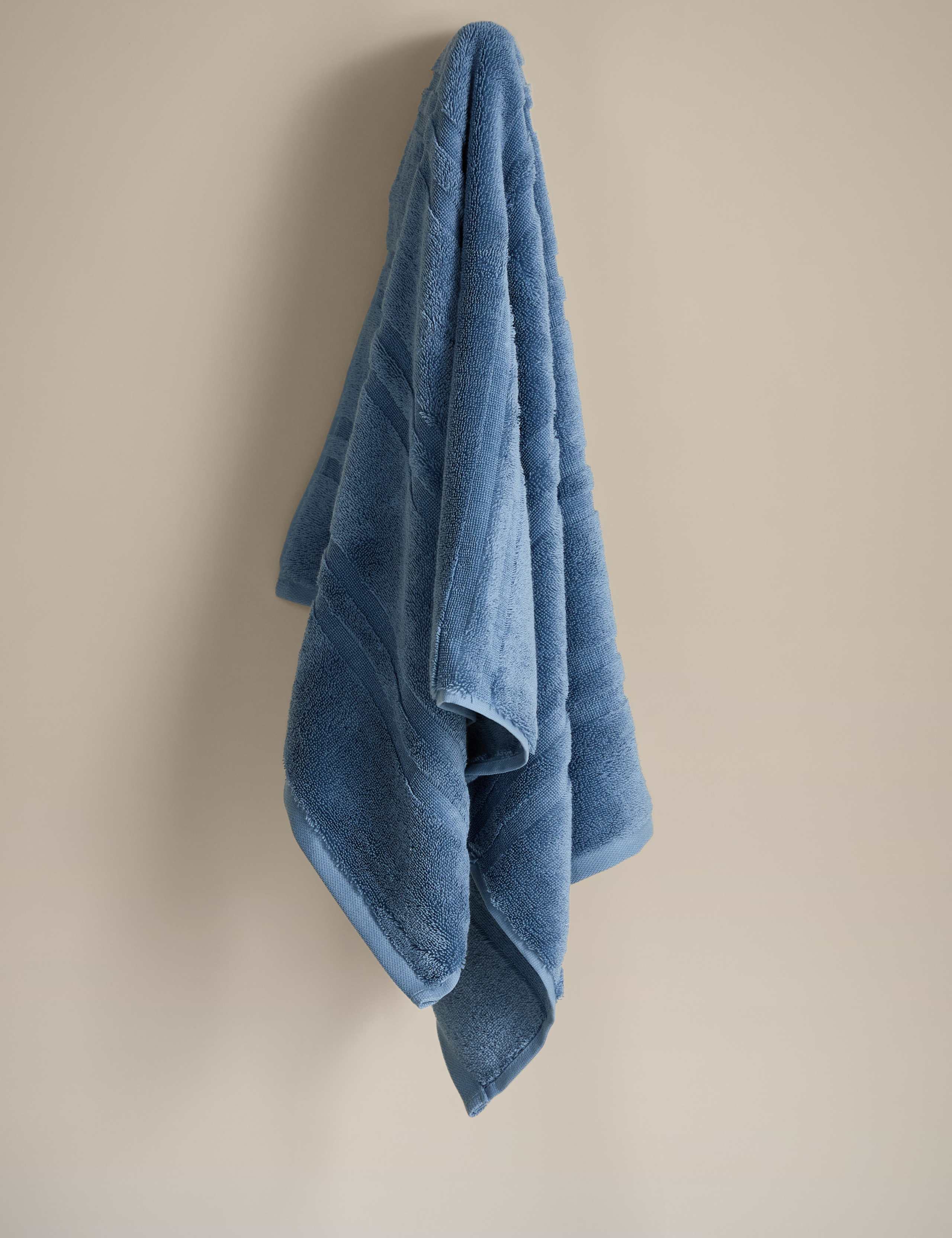 Luxury Egyptian Cotton Striped Towel 3 of 4
