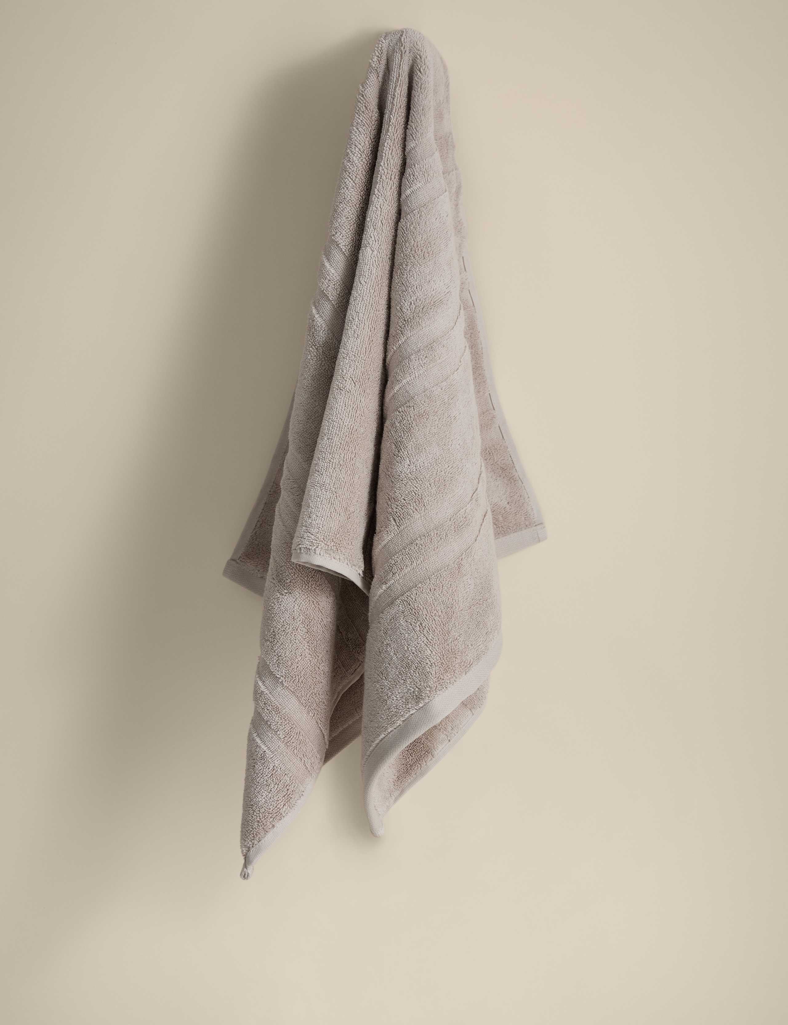 Luxury Egyptian Cotton Striped Towel 3 of 4