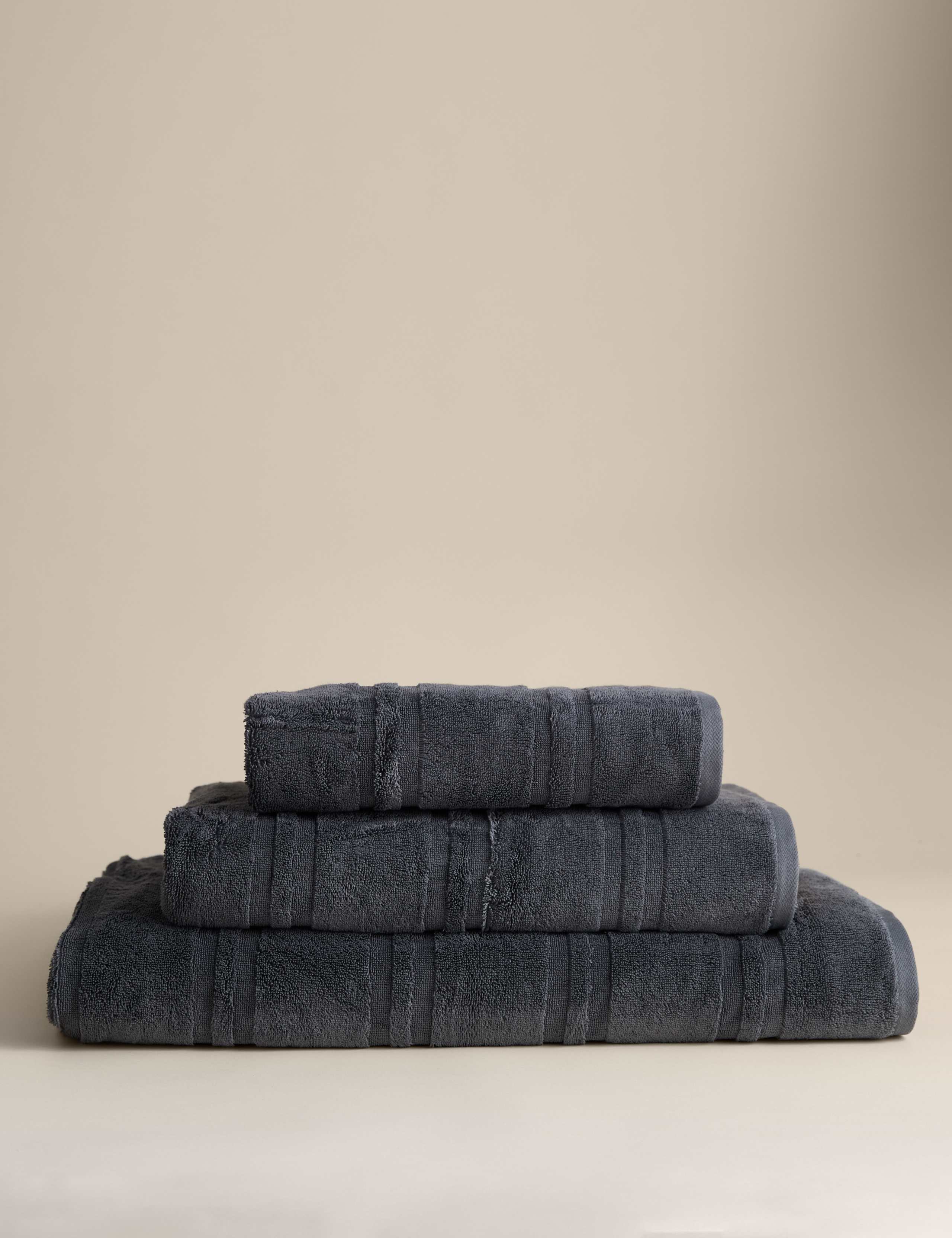 Luxury Egyptian Cotton Striped Towel 1 of 4