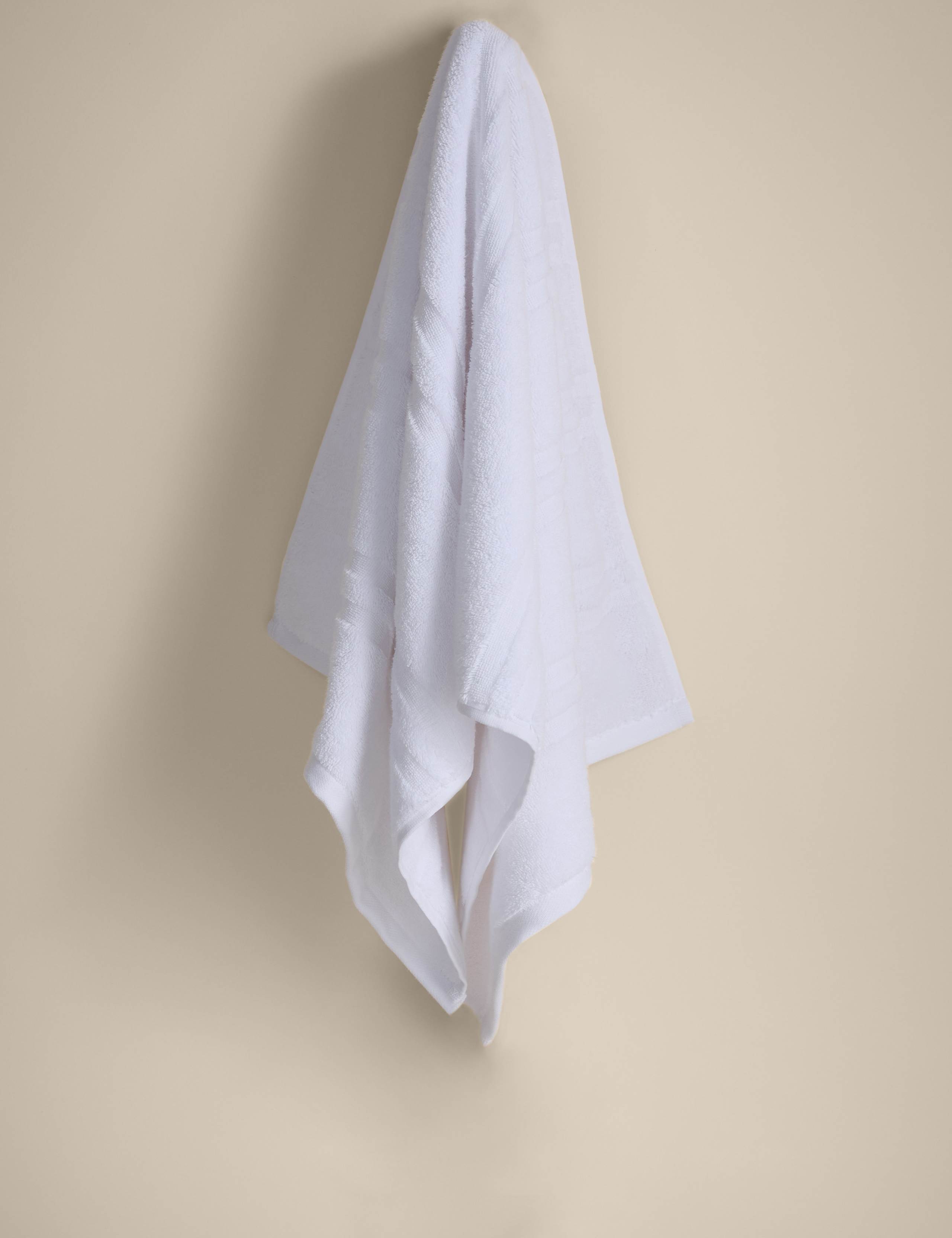 Luxury Egyptian Cotton Striped Towel 3 of 4