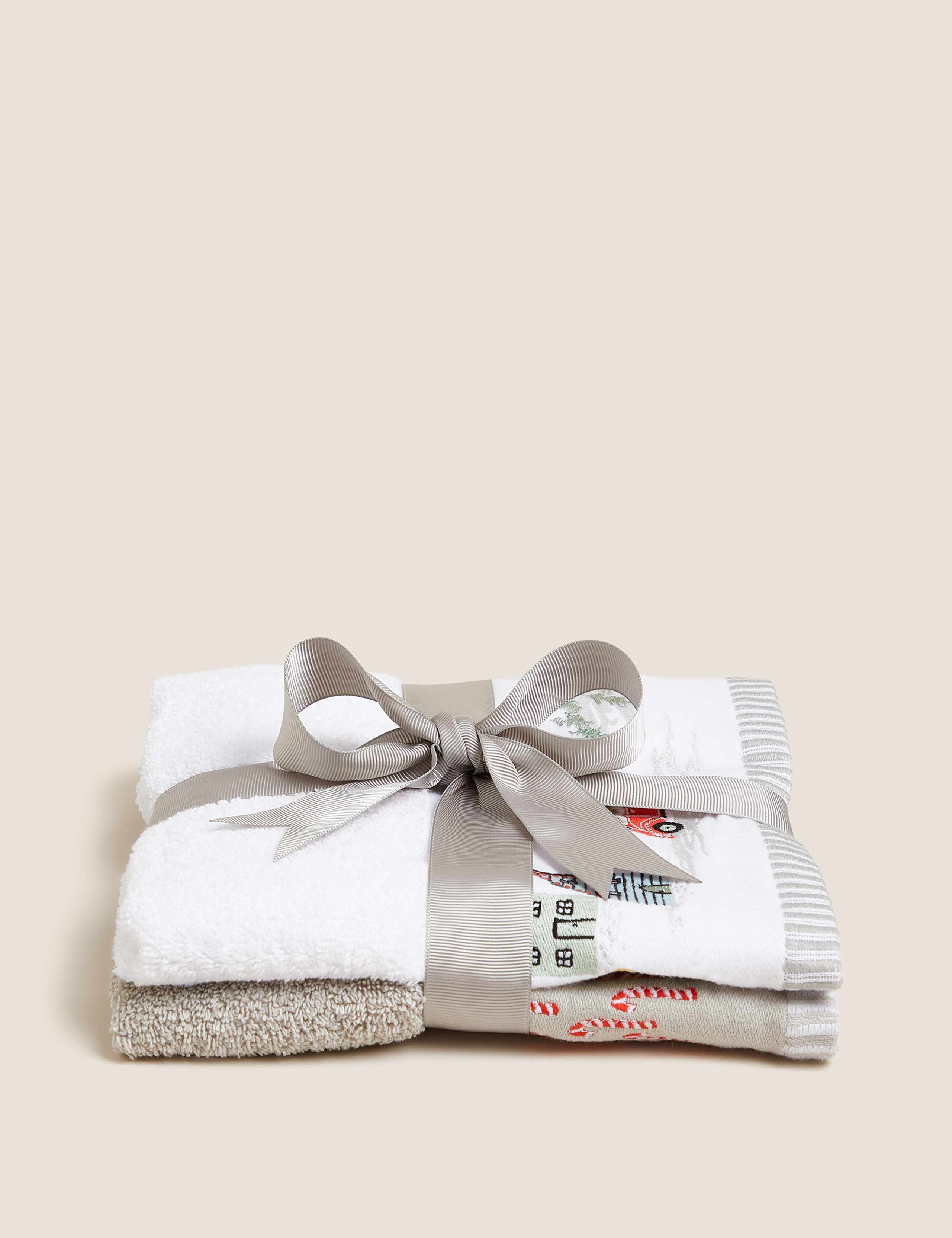Set of 2 Pure Cotton North Pole Towels 4 of 8