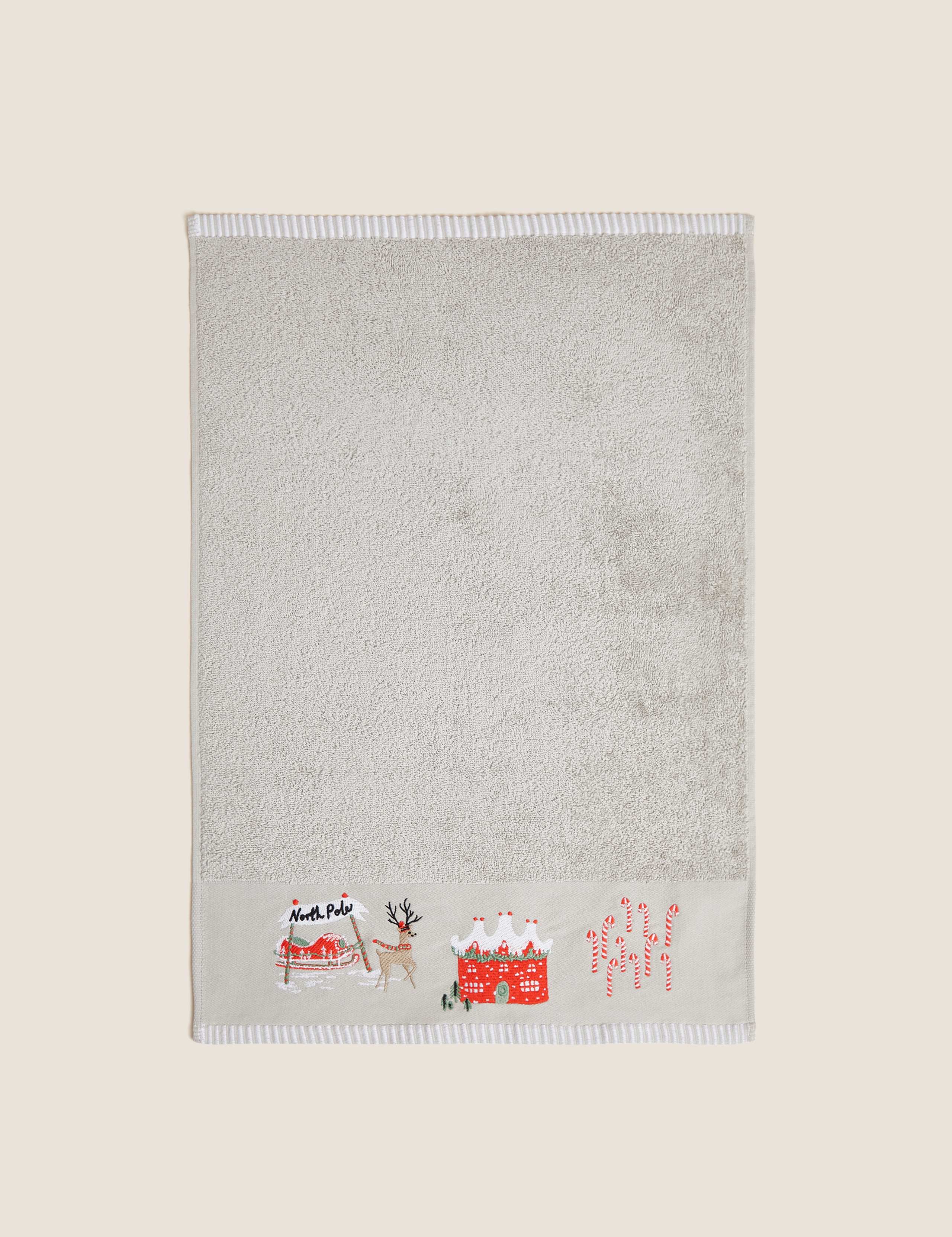 Set of 2 Pure Cotton North Pole Towels 7 of 8