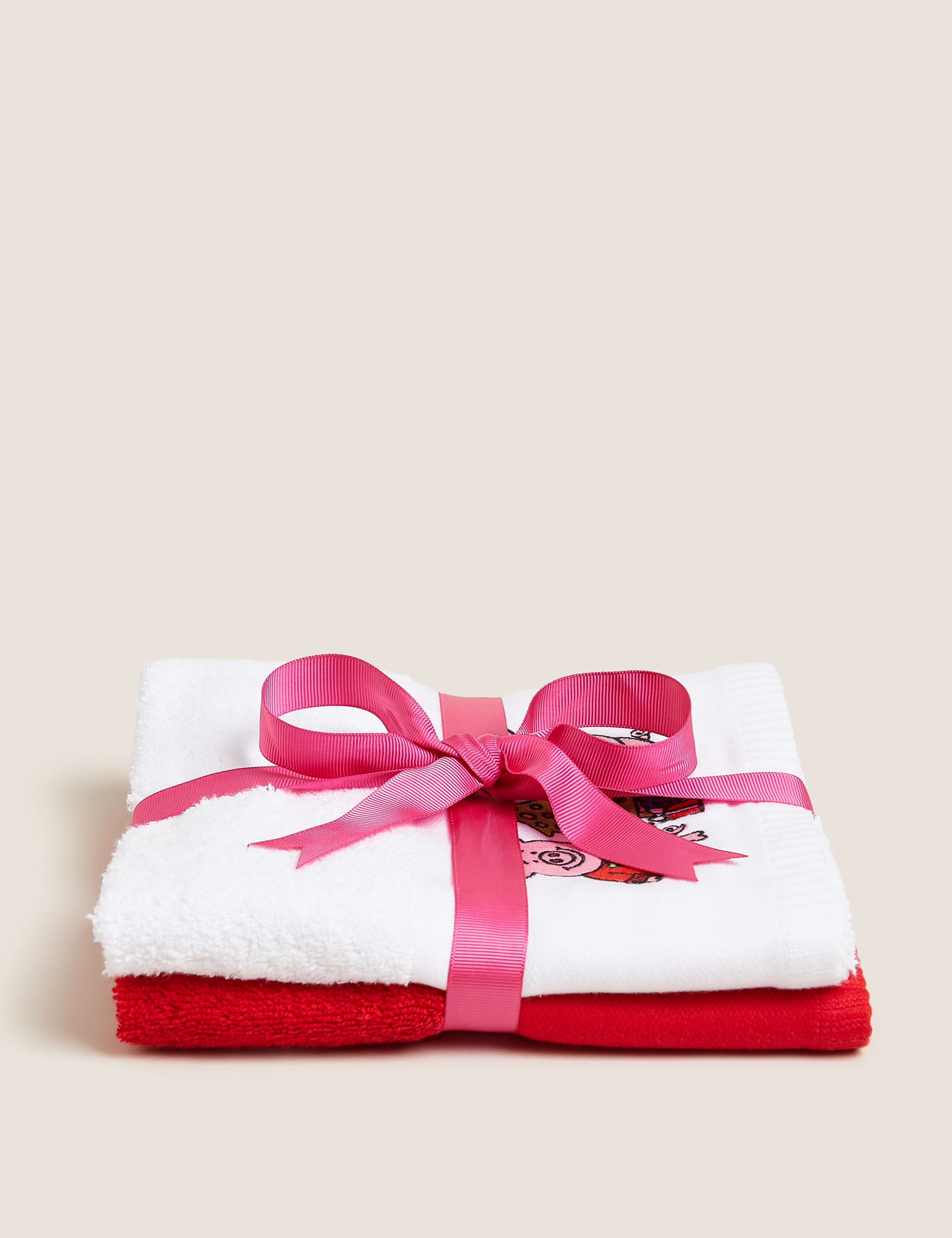 Set of 2 Pure Cotton Percy Pig™ Towels 4 of 8