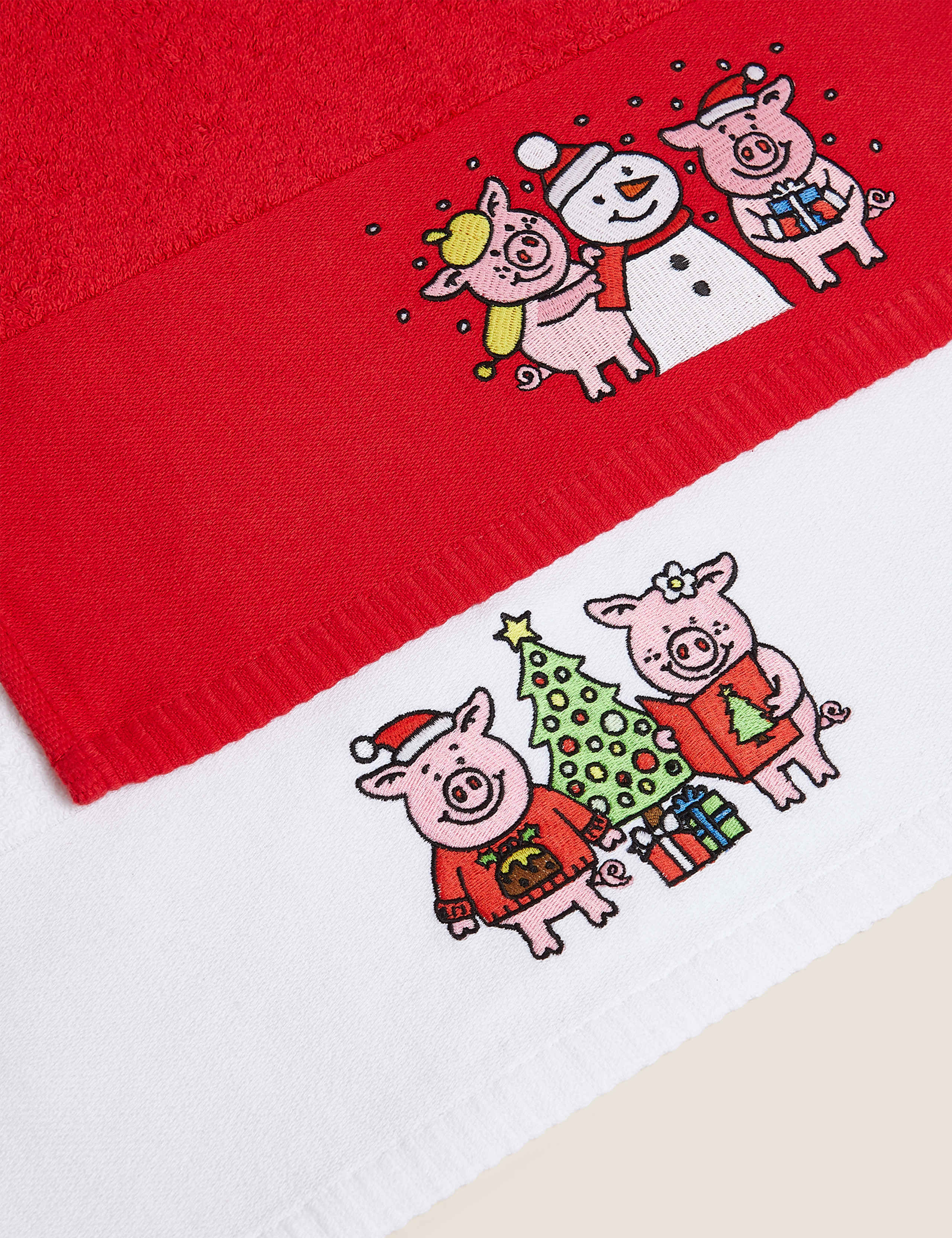 Set of 2 Pure Cotton Percy Pig™ Towels 2 of 8