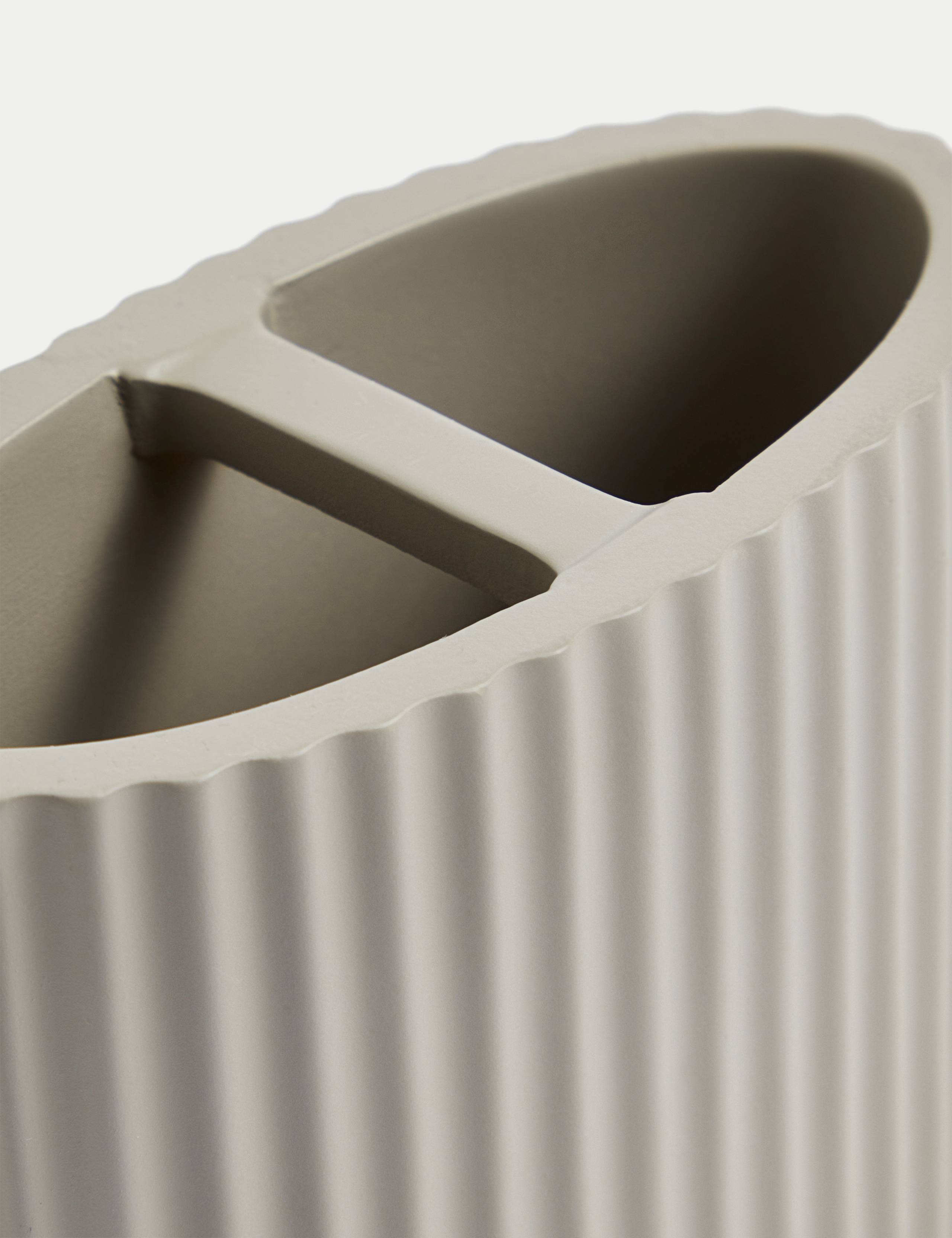Ribbed Resin Toothbrush Holder 2 of 2