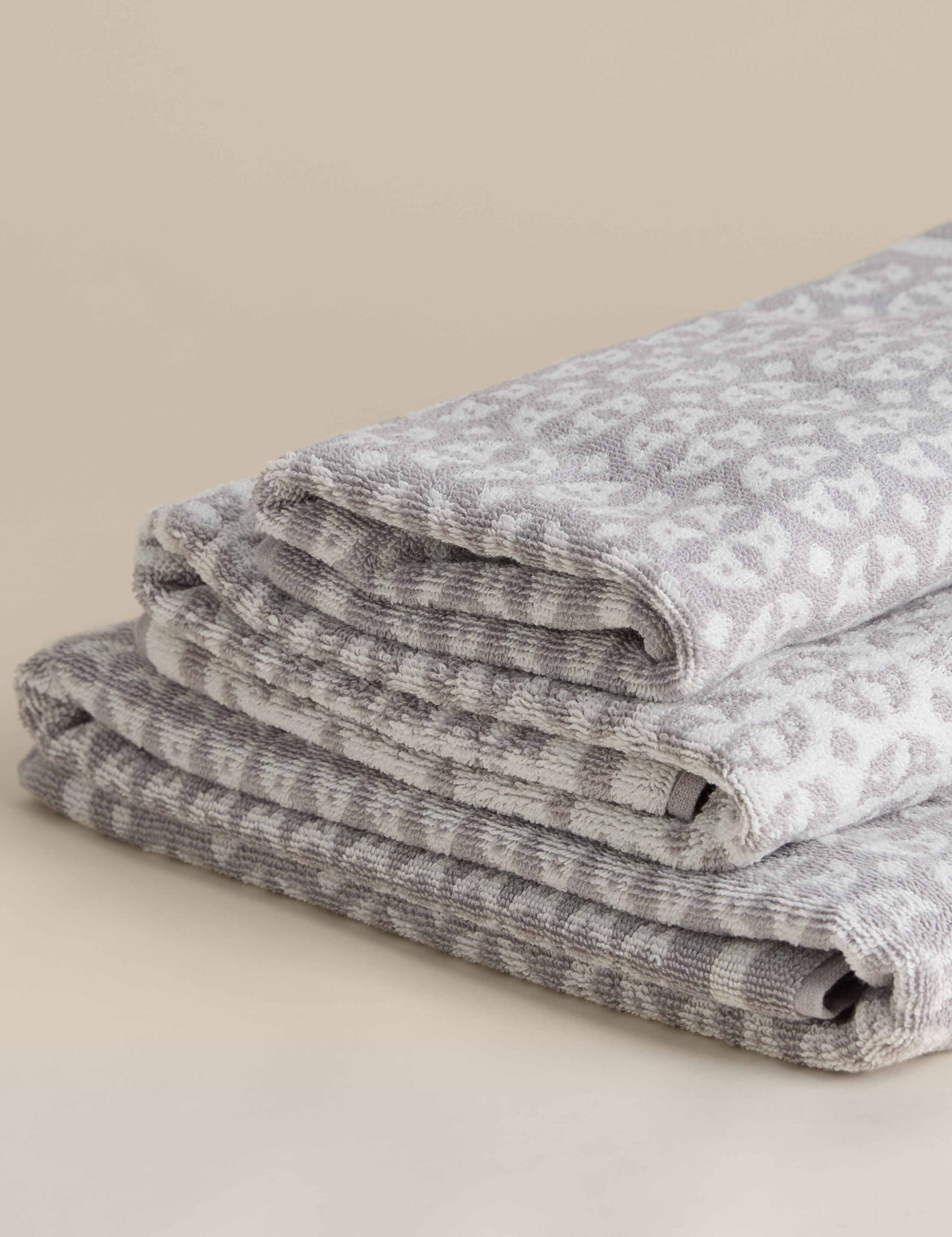 Pure Cotton Geometric Circle Towel 2 of 4
