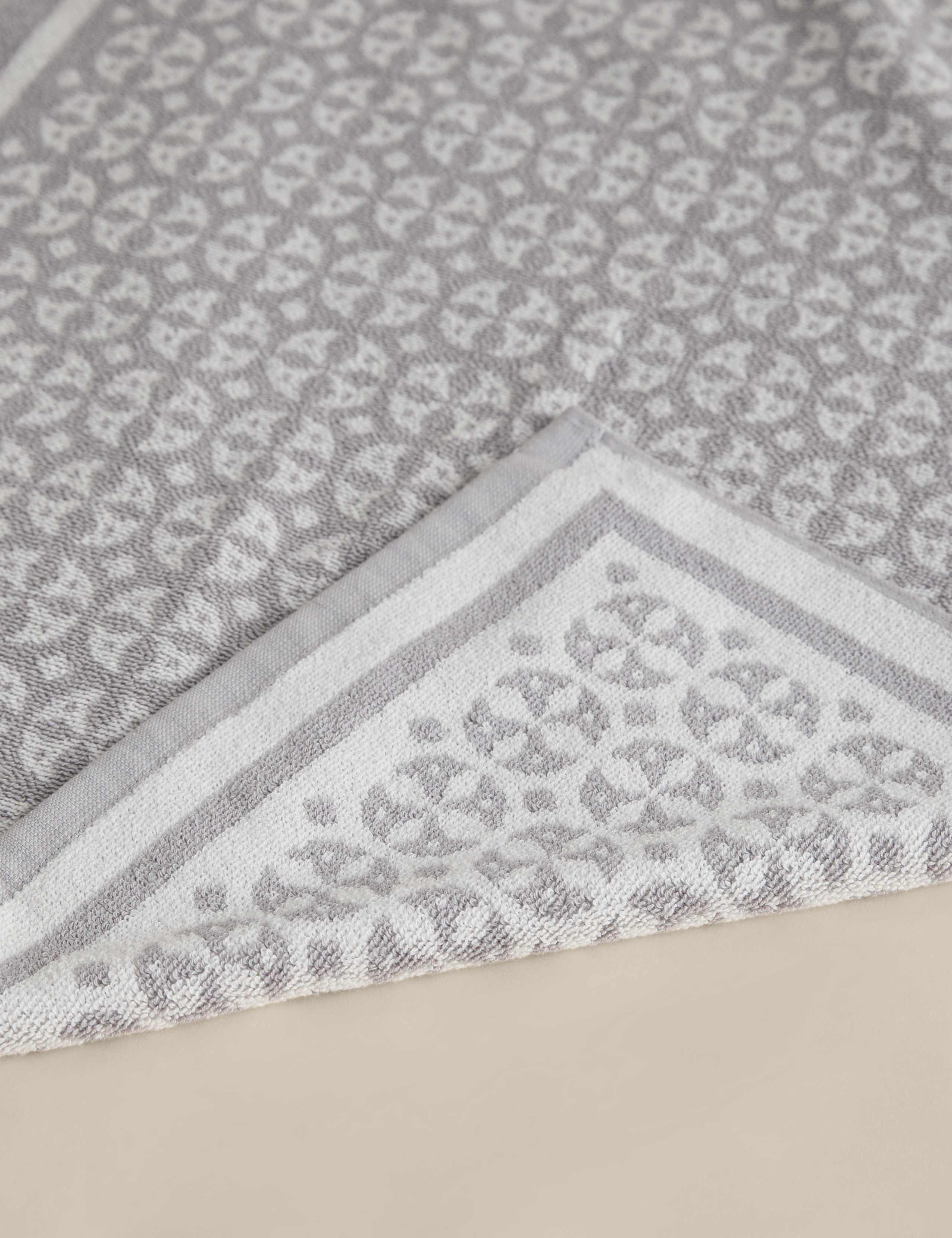 Pure Cotton Geometric Circle Towel 4 of 4