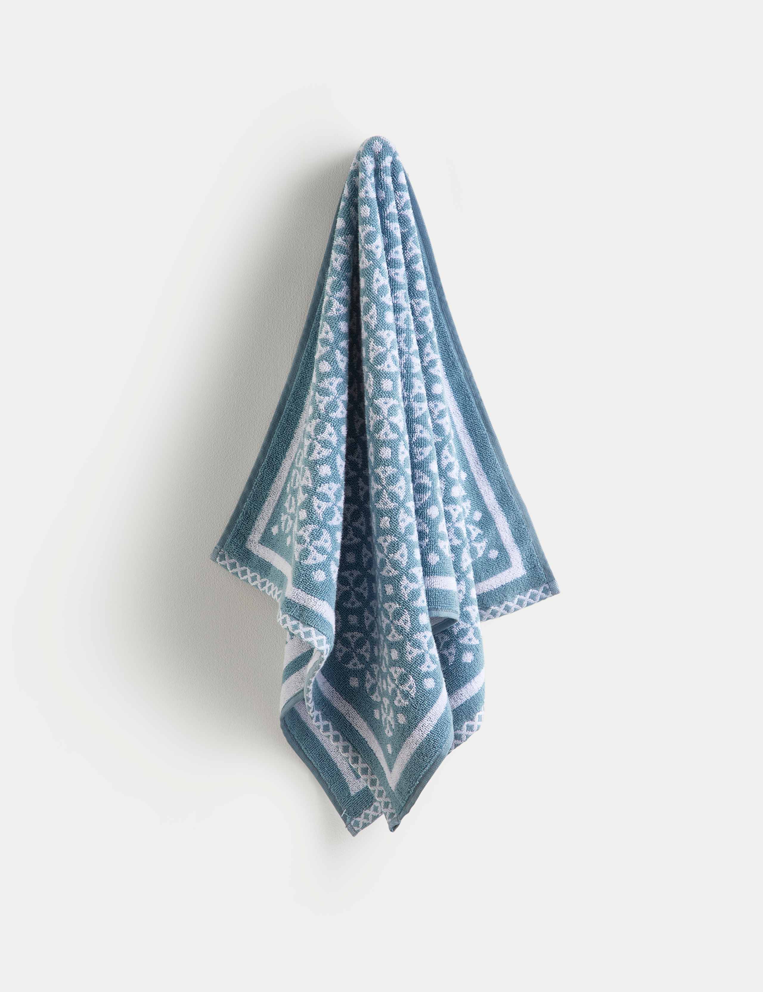 Pure Cotton Geometric Circle Towel 4 of 5