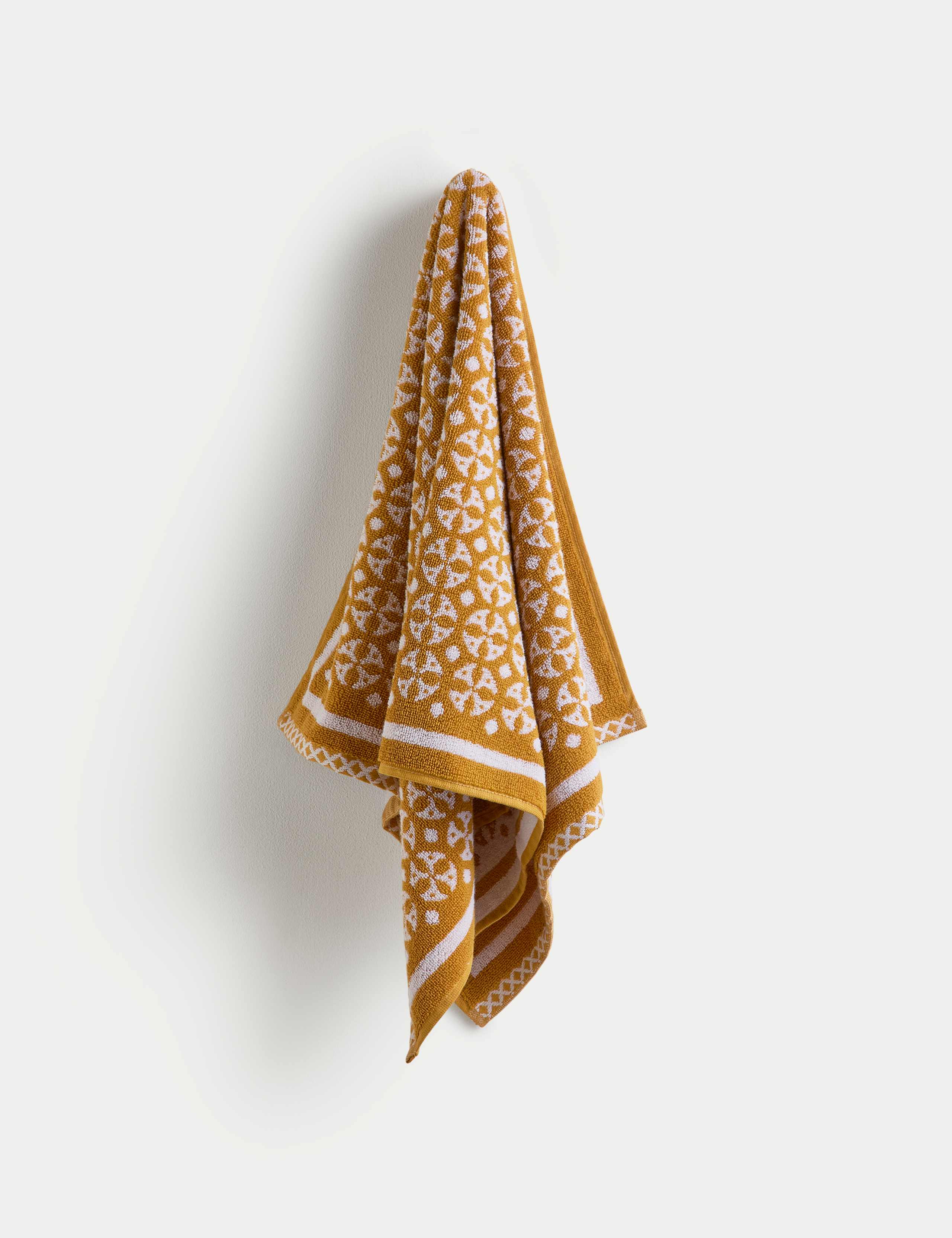 Pure Cotton Geometric Circle Towel 4 of 5