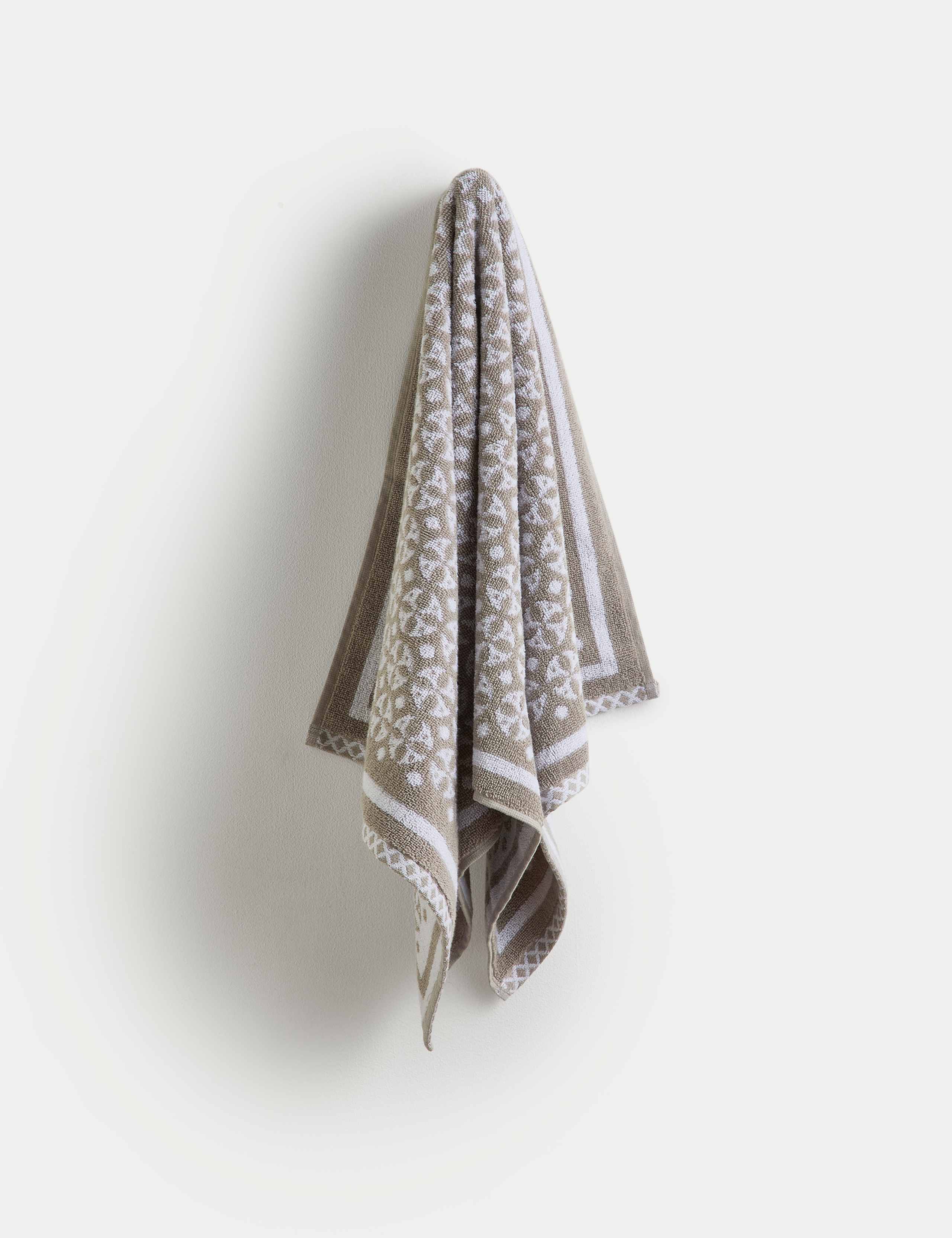 Pure Cotton Geometric Circle Towel 4 of 5
