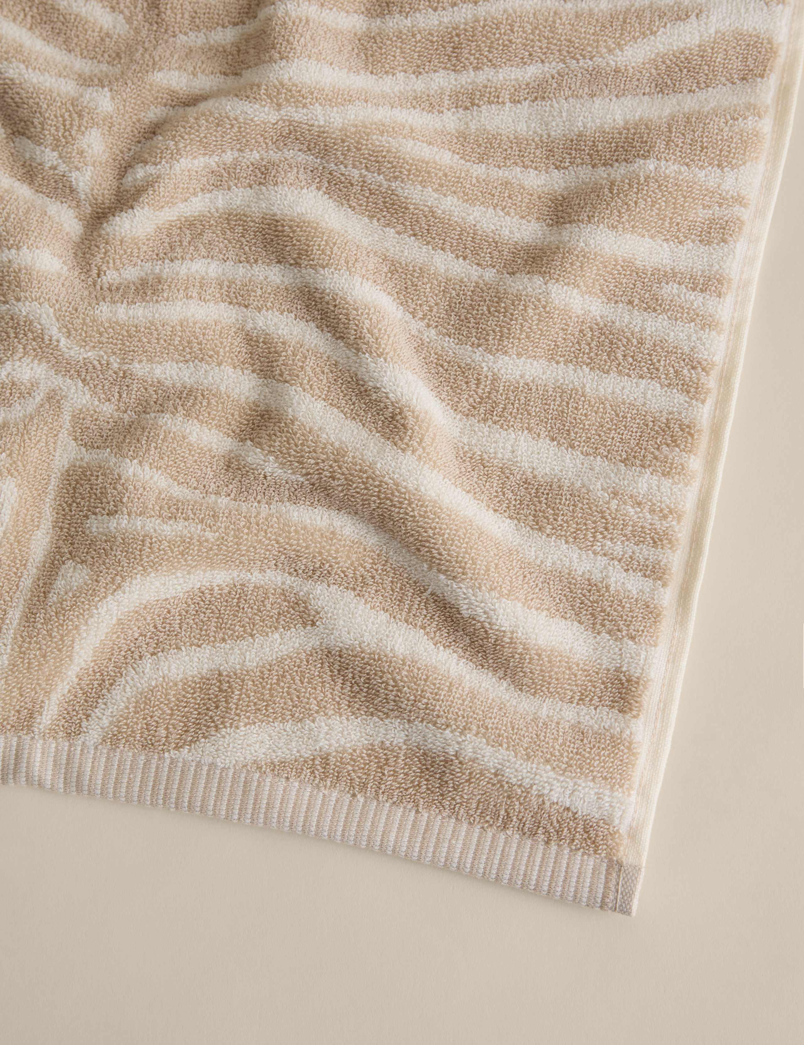 Pure Cotton Zebra Patterned Towel 4 of 4