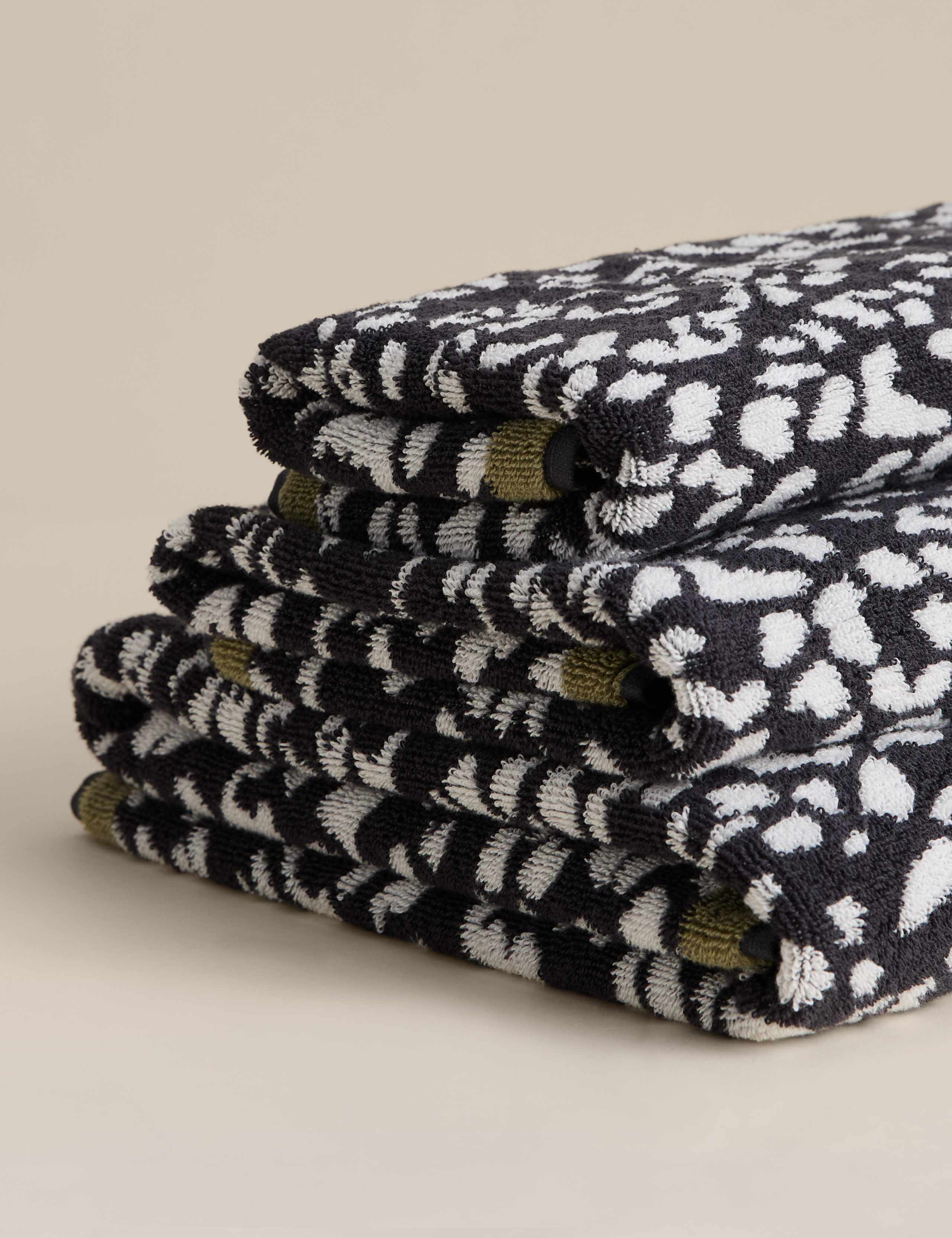 Pure Cotton Leopard Print Towel 2 of 4