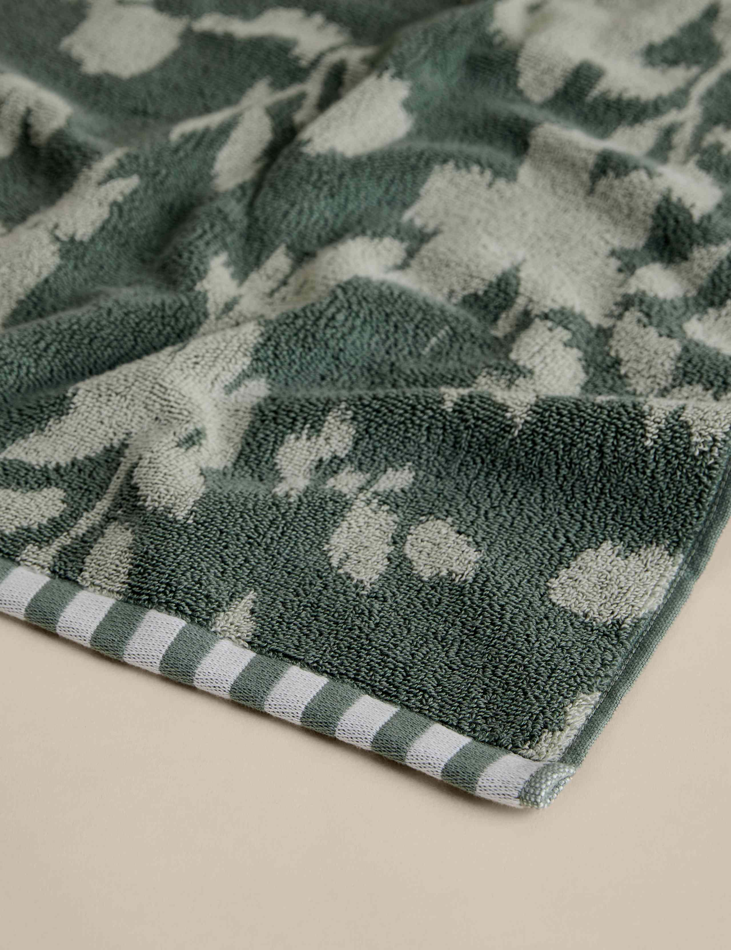 Pure Cotton Floral Towel 4 of 4