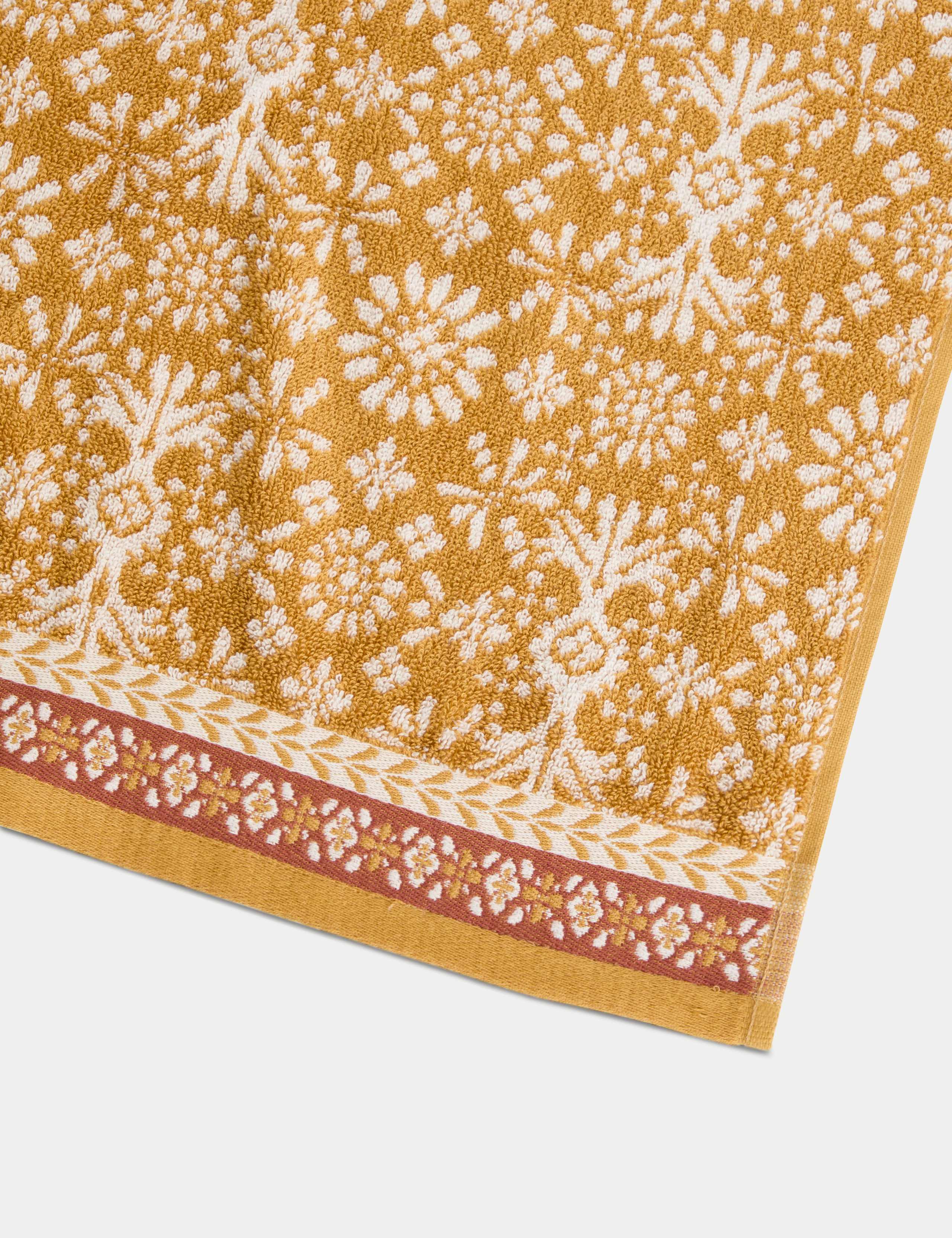 Pure Cotton Geometric Tile Pattern Towel 2 of 5